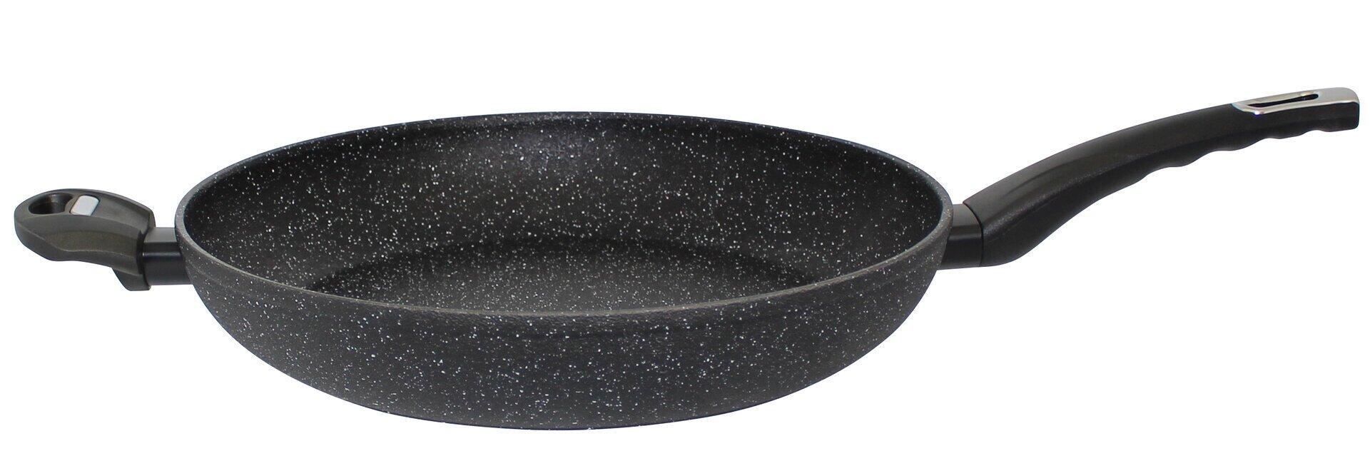 Bratpfanne Granit Evolution, Ø32cm, mit ergonomischem Kunststoffgriff, silbernen Akzenten und Aussparung zum Aufhängen, in Seitenansicht.