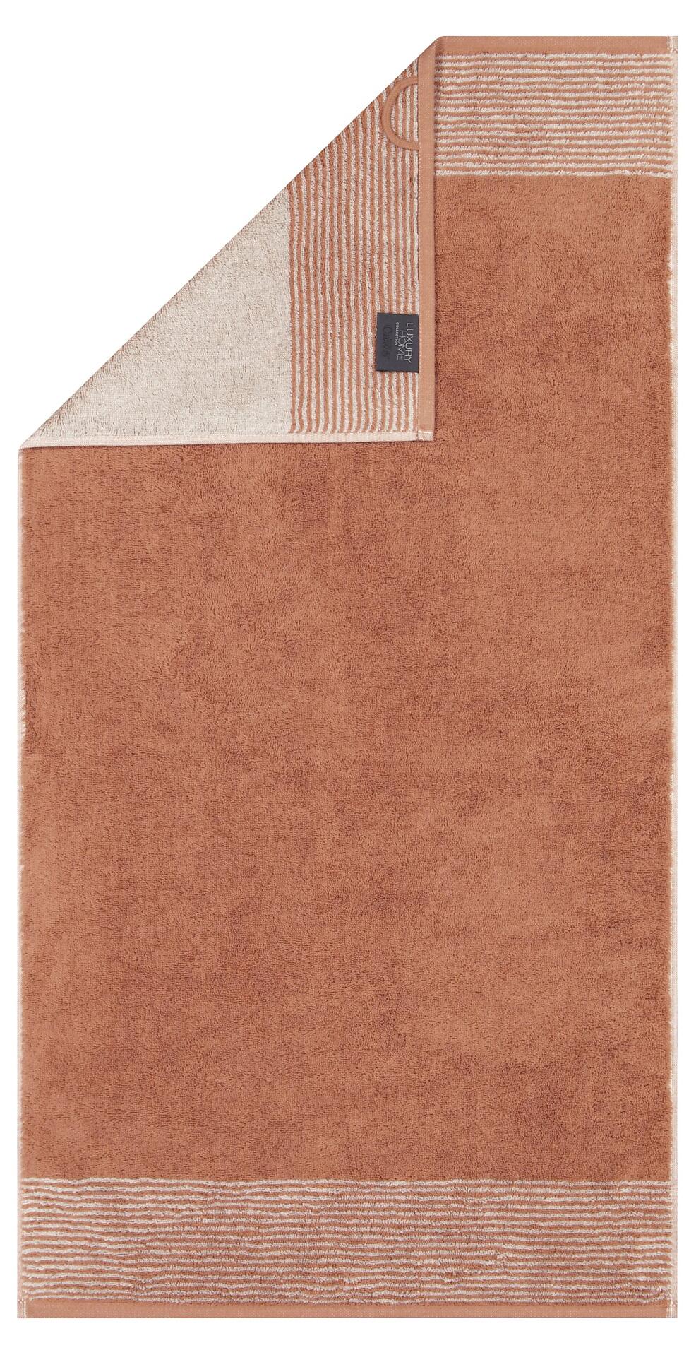 CAWÖ Gästetuch Two-Tone: Rechteckiges Handtuch in hellbraun und hellgrau gestreift mit "LUXURY"-Etikett.