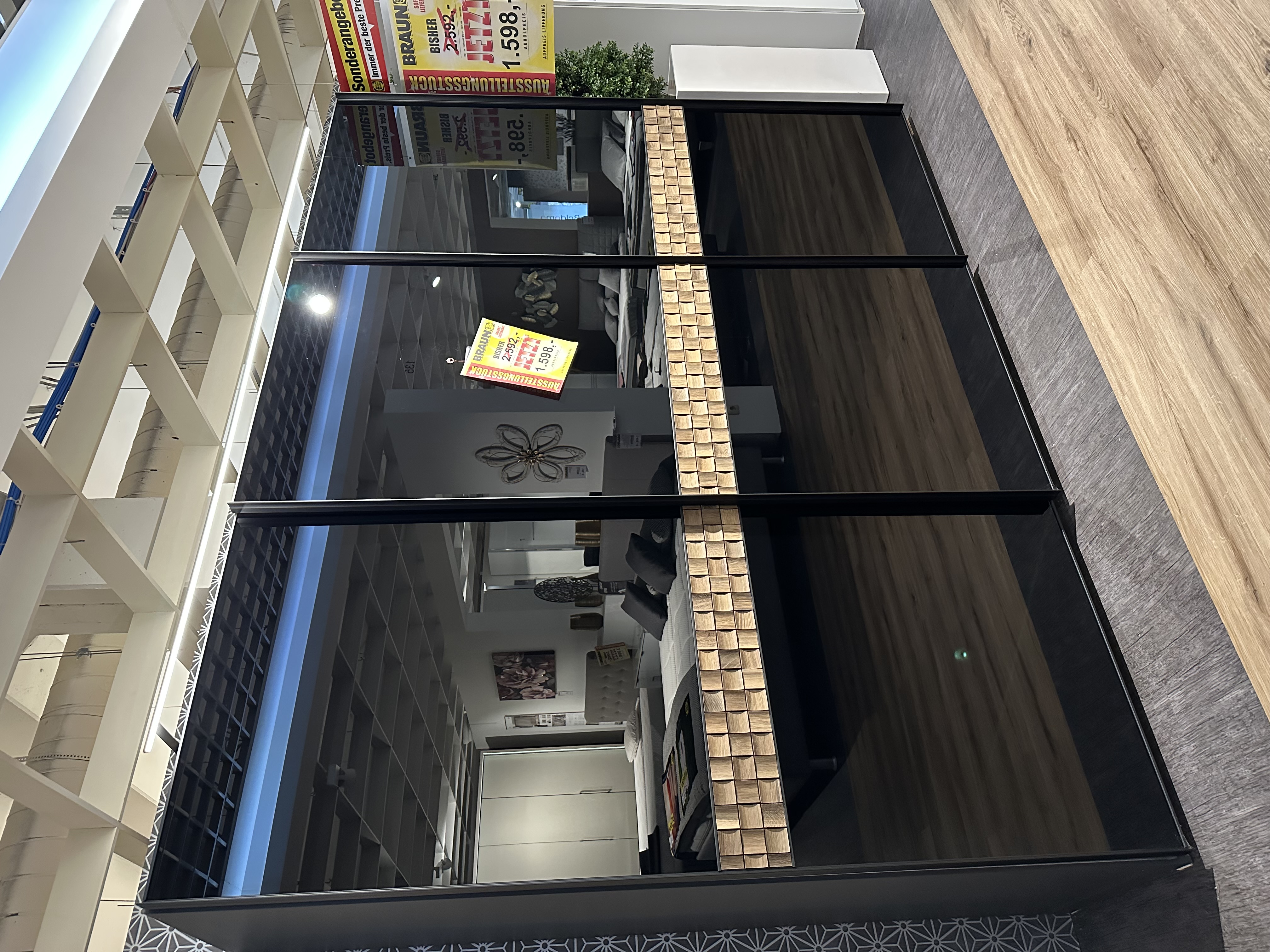 Schwebetürenschrank