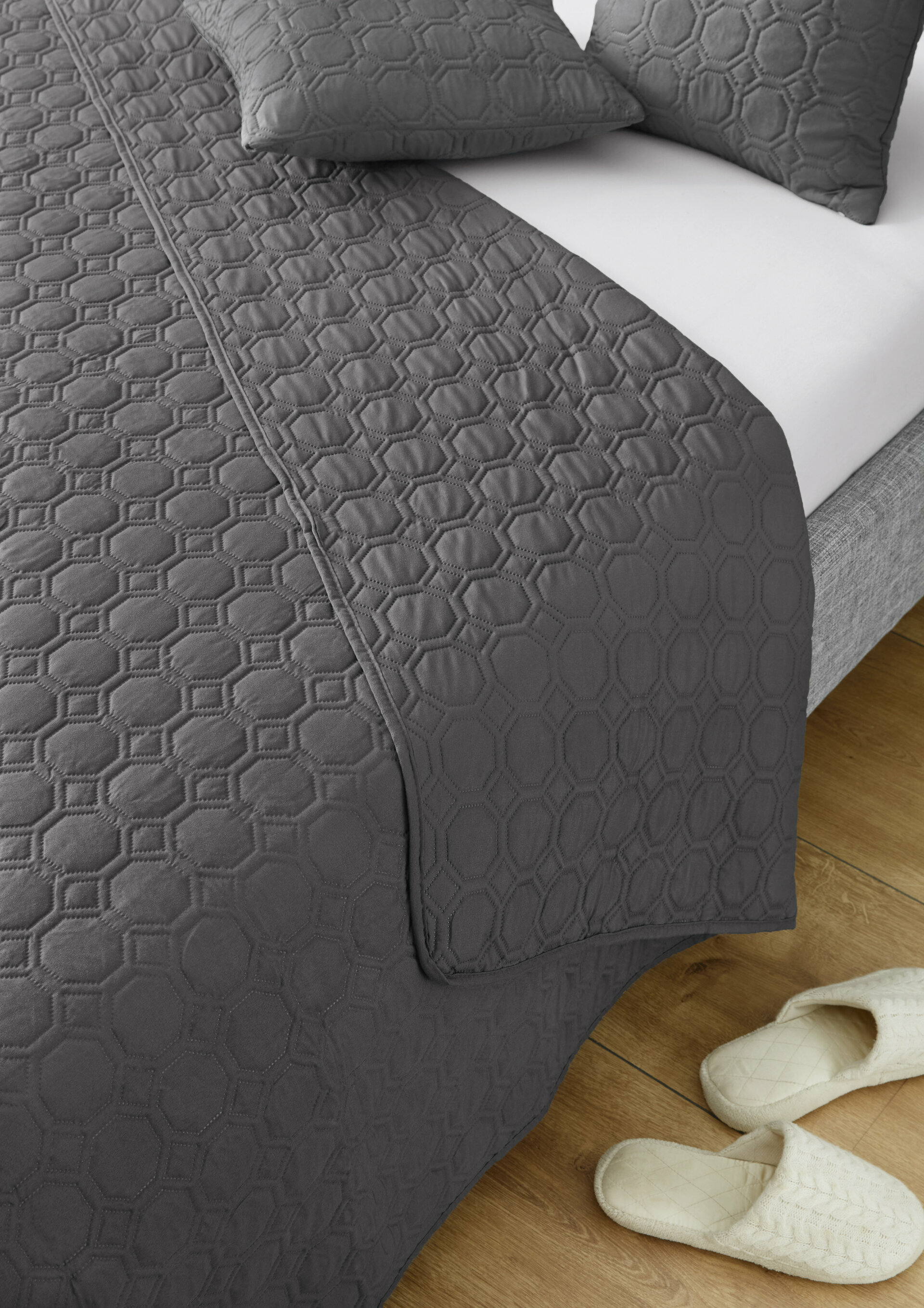 Bettüberwurf, Nancy