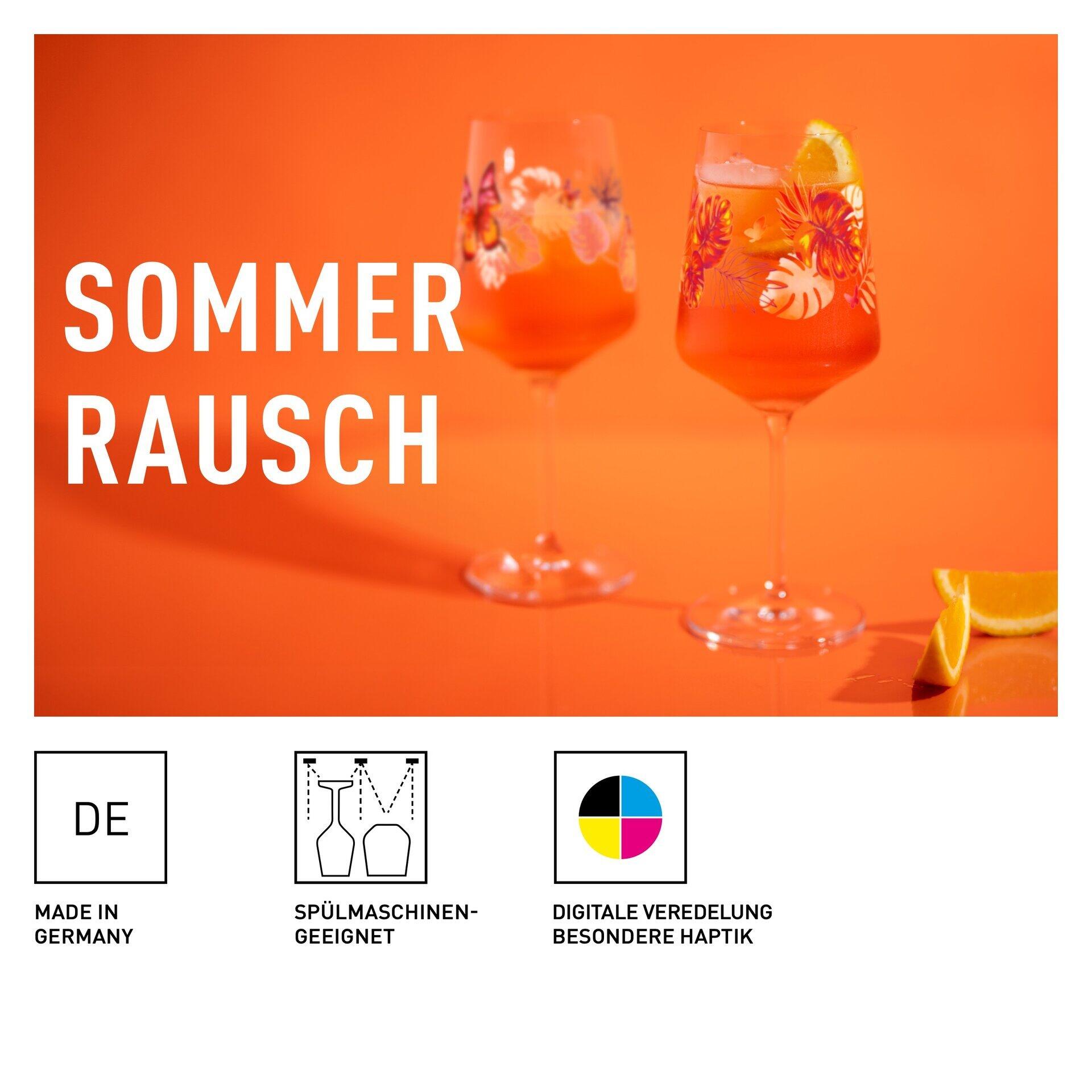 Aperitifglas-Set mit zwei Gläsern, gefüllt mit orangefarbener Flüssigkeit und dekoriert mit roten Beeren und Blüten, präsentiert in einer leicht erhöhten Perspektive mit Icons für "Made in Germany", spülmaschinenfest und besondere Haptik.