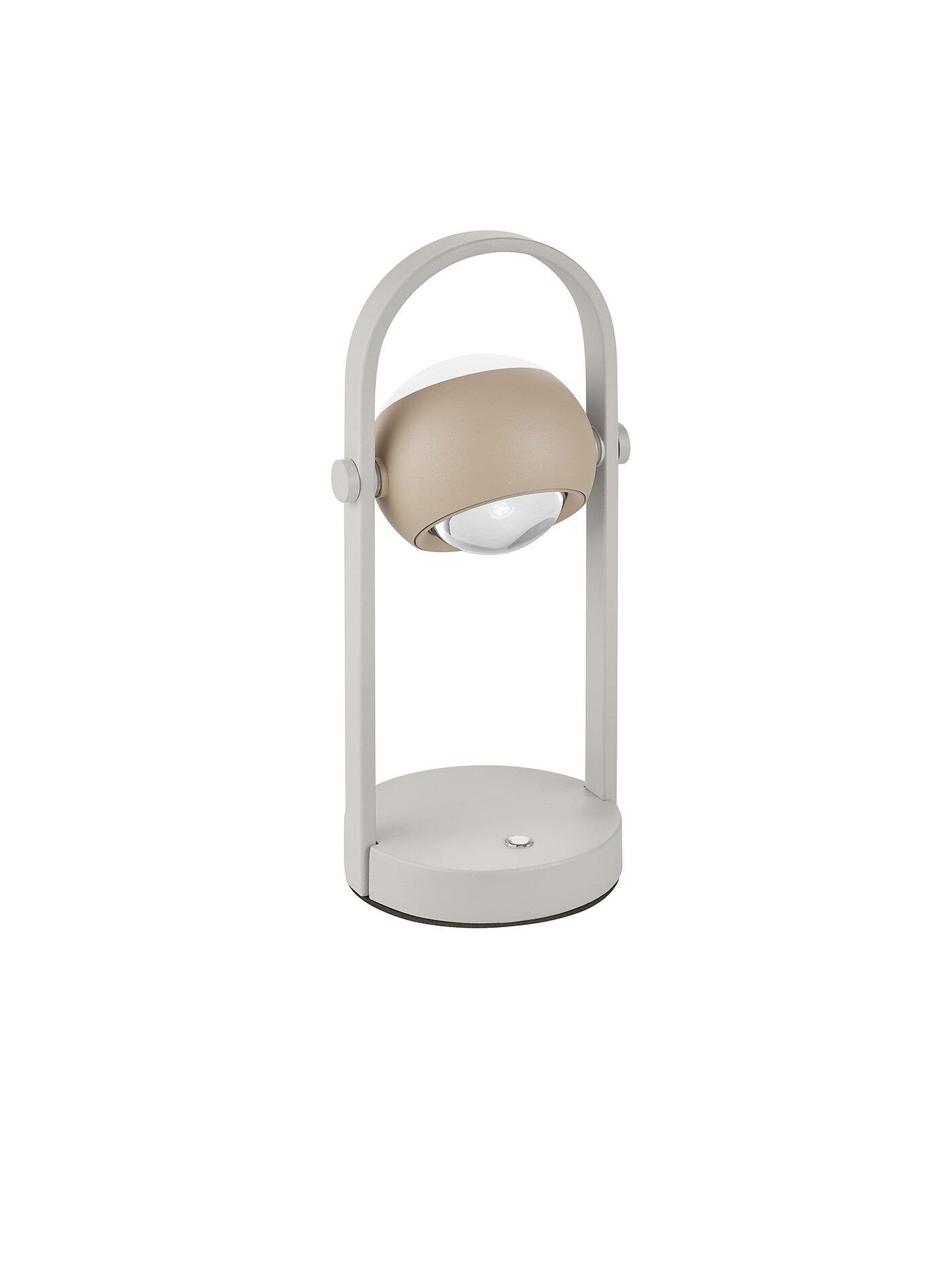 Tischleuchte Cannon mit modernem Design, hellem Beige Lampenkopf und gebogenem Metallgestell, Frontalperspektive.