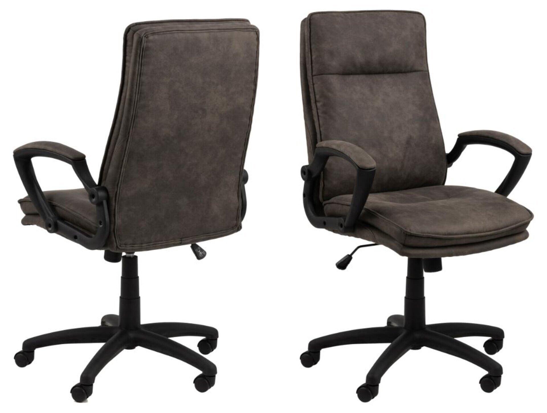 Schreibtischstuhl Brad im 3/4-Profil mit ergonomischer Formgebung, Trapez-Rückenlehne und Höhenverstellmechanismus auf Sternfuß.
