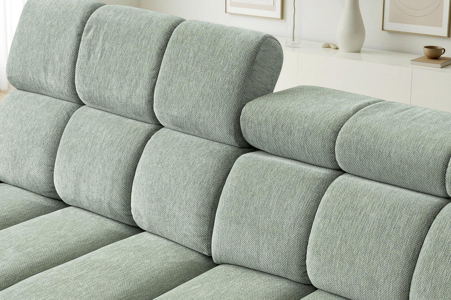 Detailaufnahme der hellgrünen Rückenlehne des Ecksofas Corfu mit leicht gewölbten Kissen und strukturierter Oberfläche.