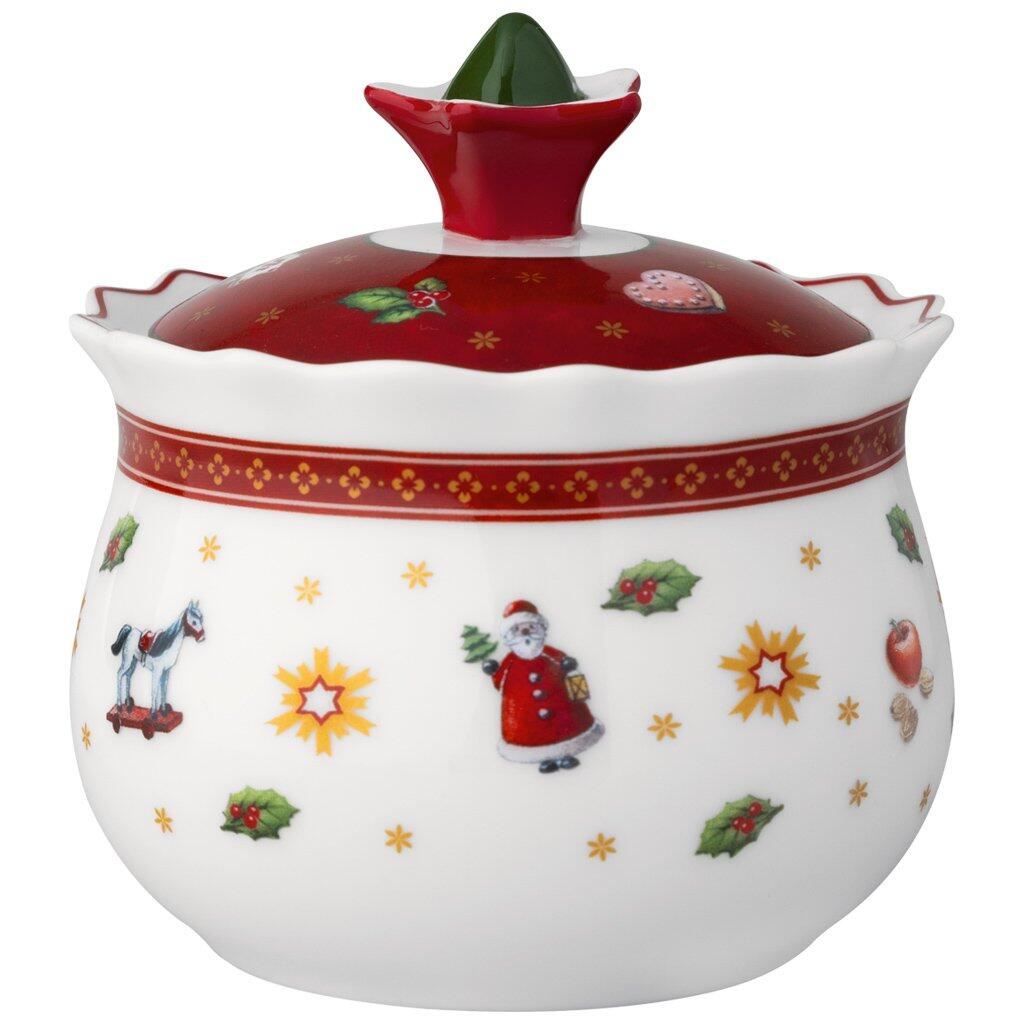 Marmeladendose Toy's Delight von Villeroy & Boch: Rundes, weißes Keramikgefäß mit Deckel, verziert mit roten Weihnachtskugeln, einem Kirschzweiggriff und weihnachtlichen Motiven wie Weihnachtsmann und Spielzeugpferd.