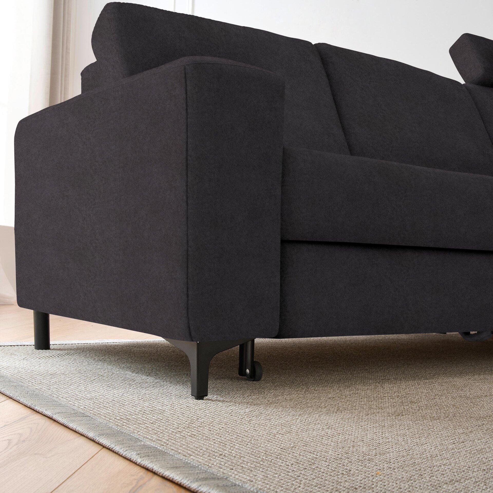Ecksofa Balina mit Metall-Winkelfüßen und leicht erhöhter Lehnenfläche, die eine Verstellfunktion andeutet.