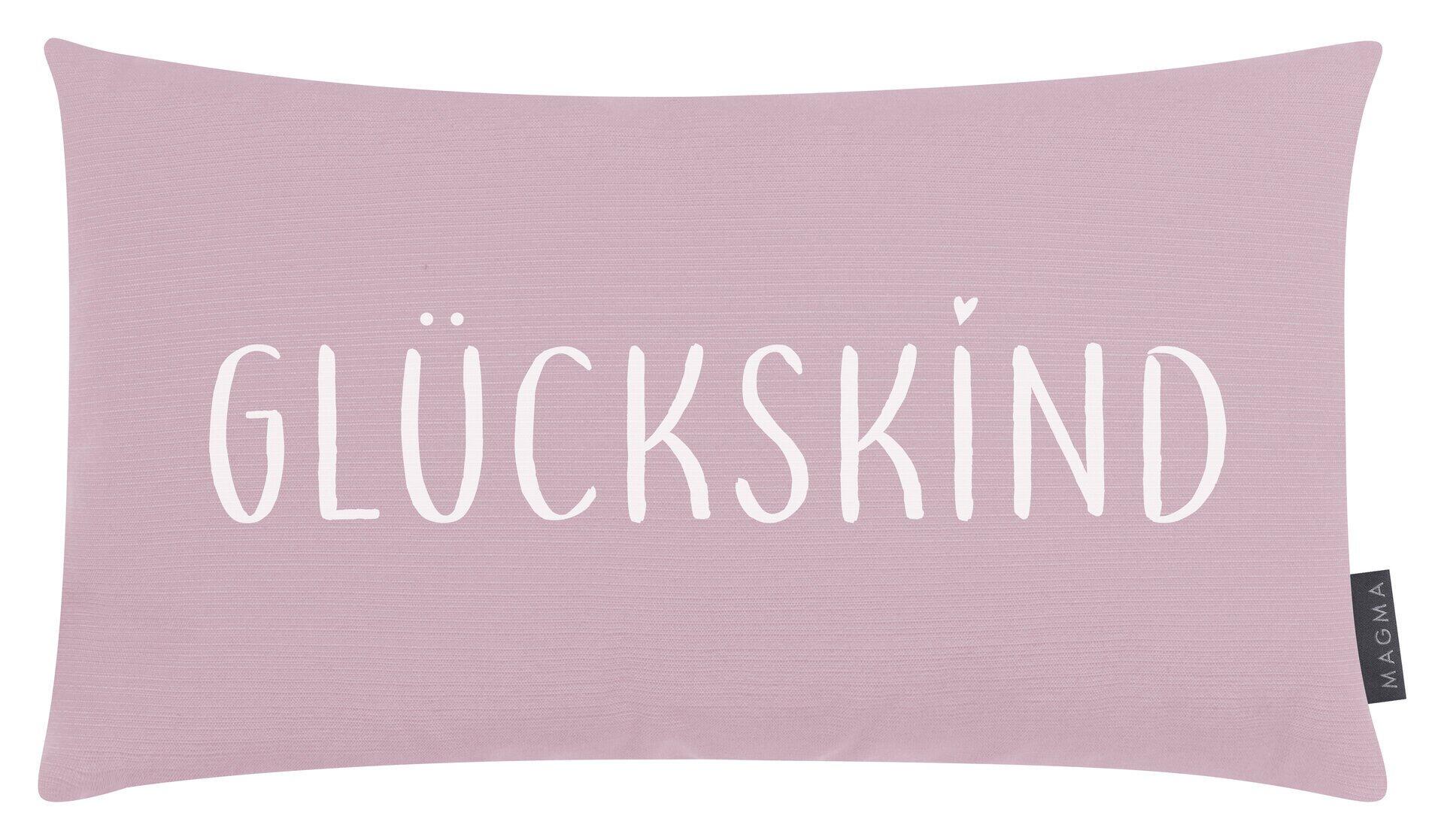 Quadratisches Kissen Glückskind Fino in zartrosa mit weißem "GLÜCKSKIND"-Schriftzug und kleinem Markenlogo.