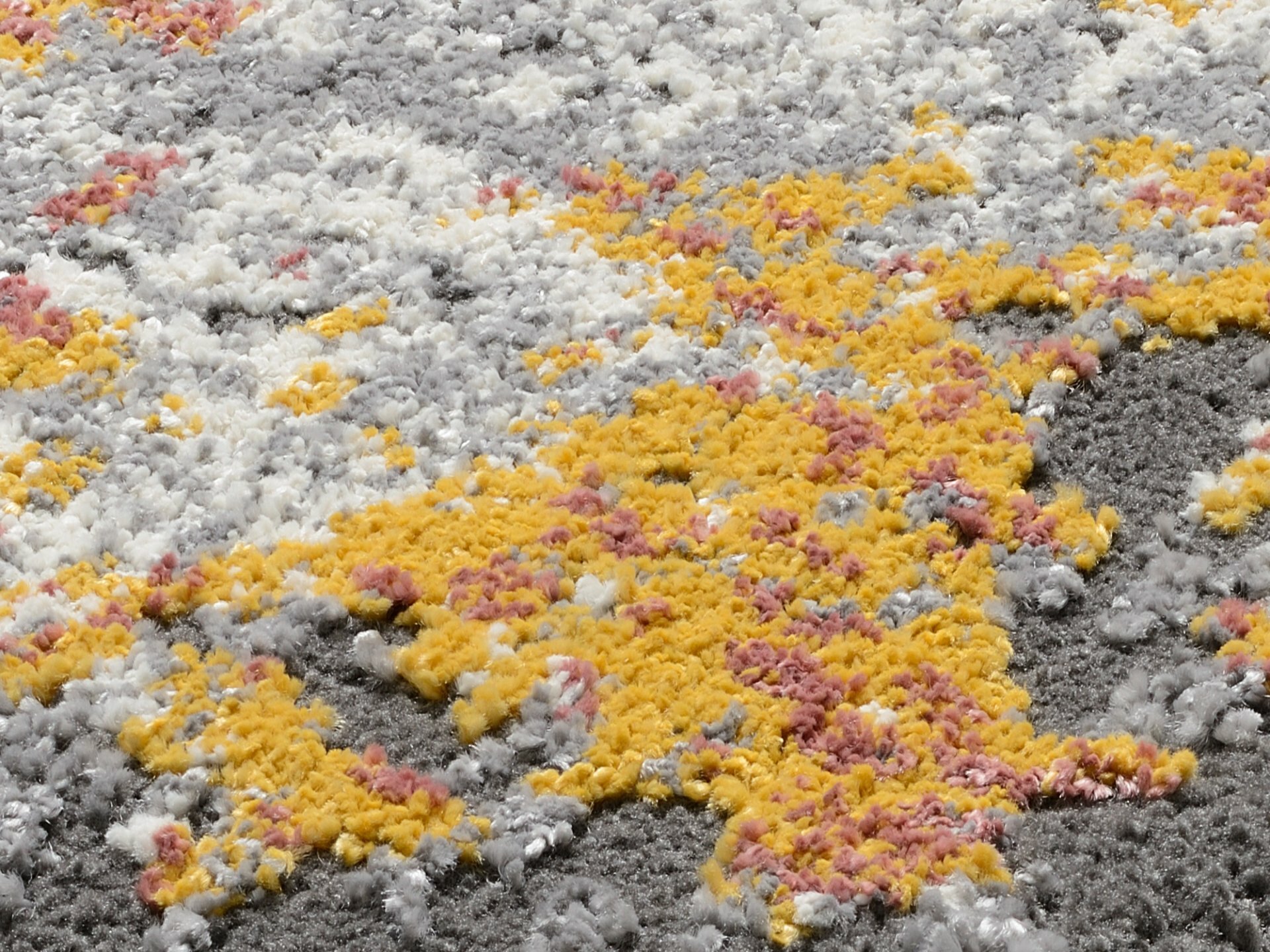 Maschinenwebteppich, Kalmira