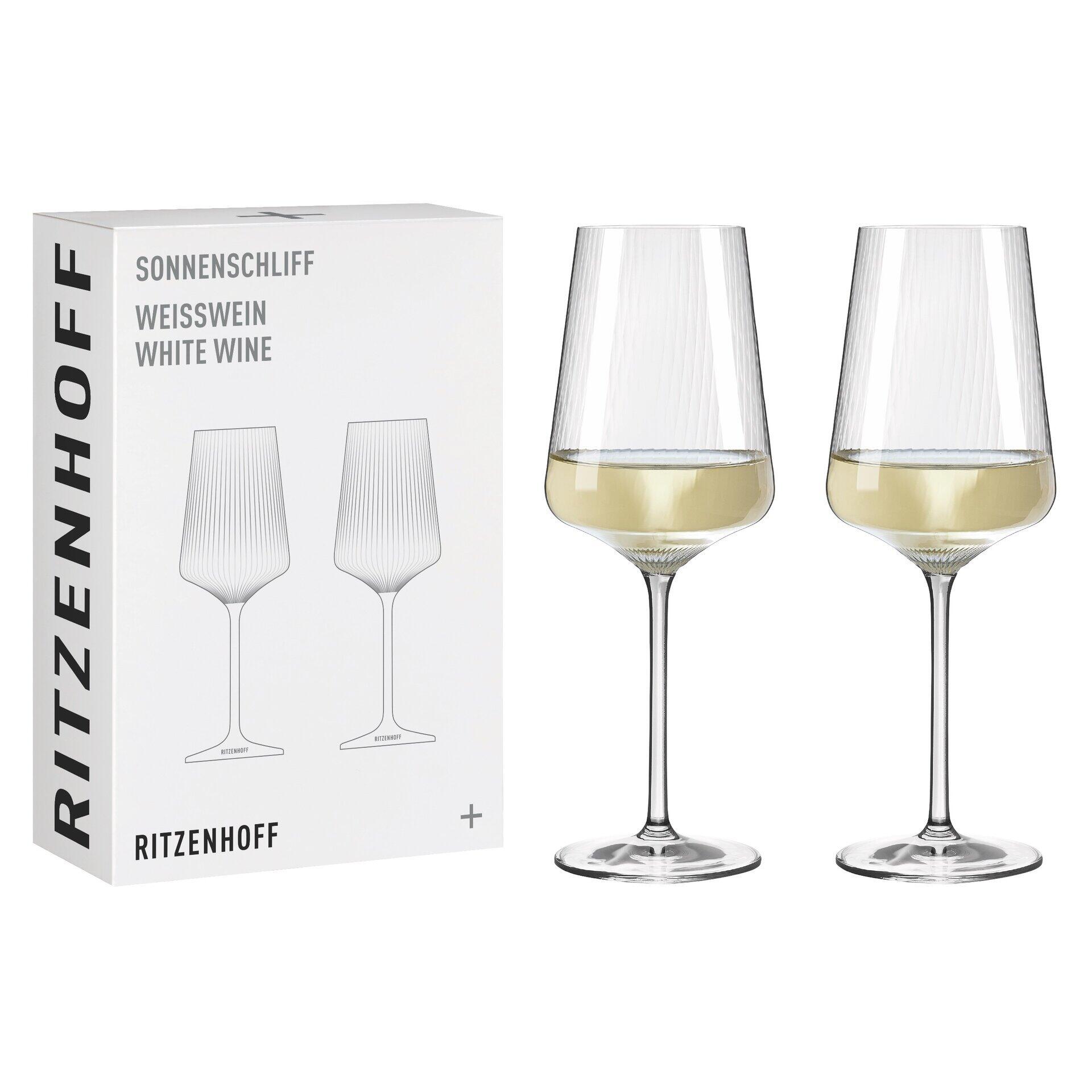 Zwei elegante Weißweingläser mit schmalem, geschwungenem Oberrand und langem Stiel, die für eine optimale Aromafreisetzung konzipiert sind, dargestellt aus einer Frontalperspektive auf weißem Hintergrund.