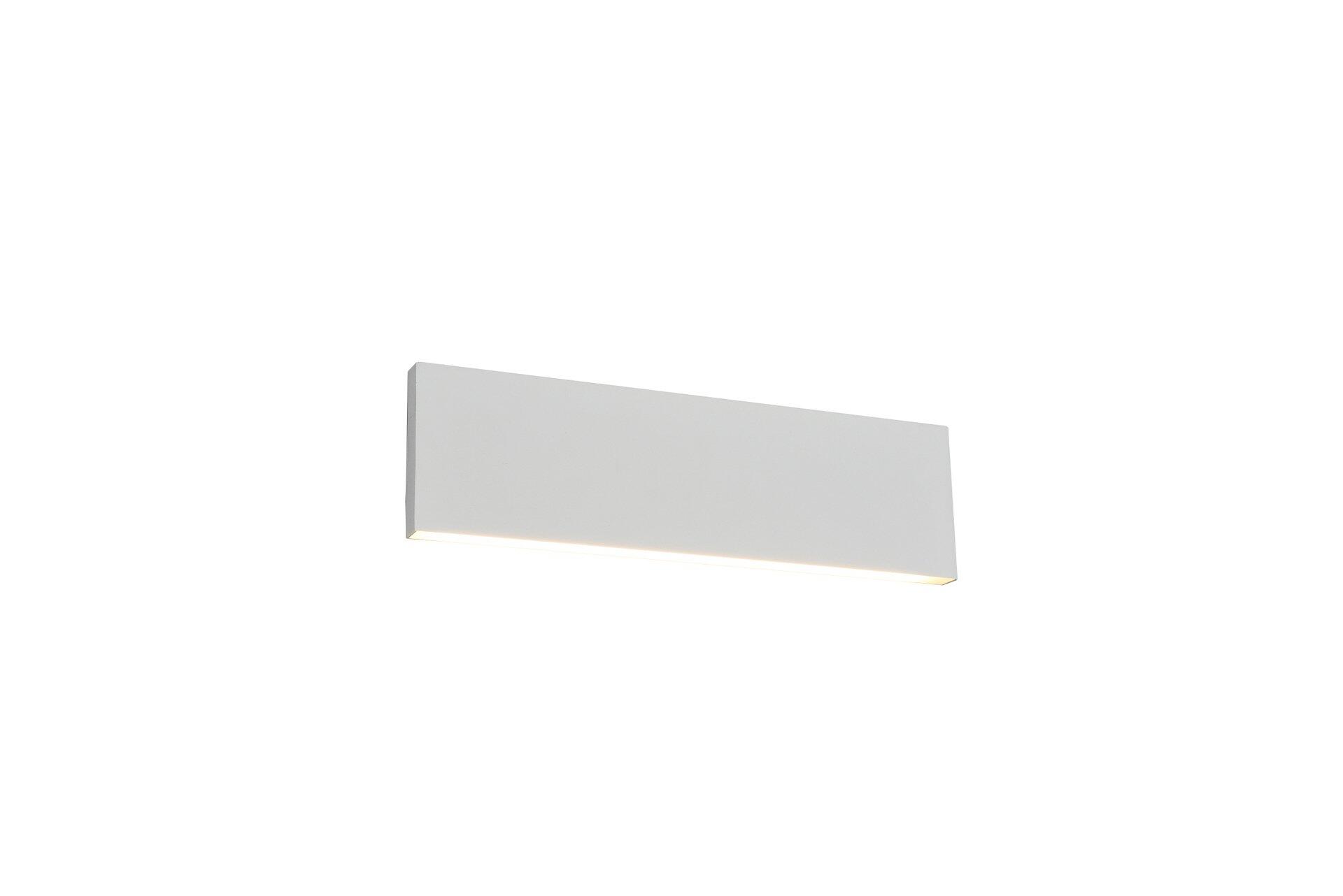 Wandleuchte Concha mit rechteckiger Form und indirekter, diffuser Beleuchtung für eine angenehme Atmosphäre.