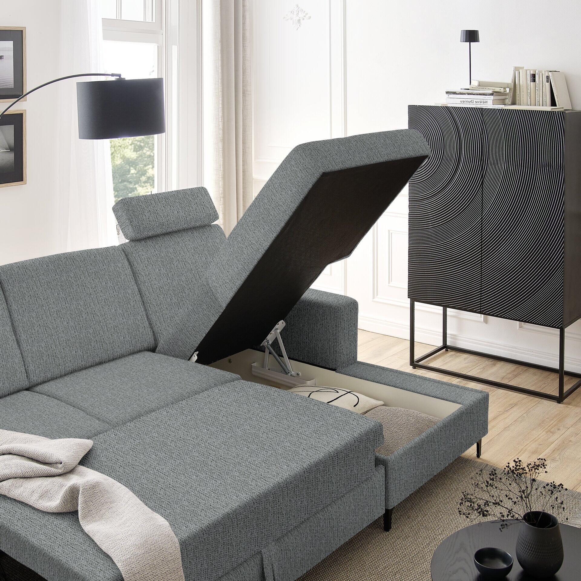 Balina Ecksofa mit hochgeklappter Rückenlehne und integriertem Bettkasten für zusätzlichen Stauraum.