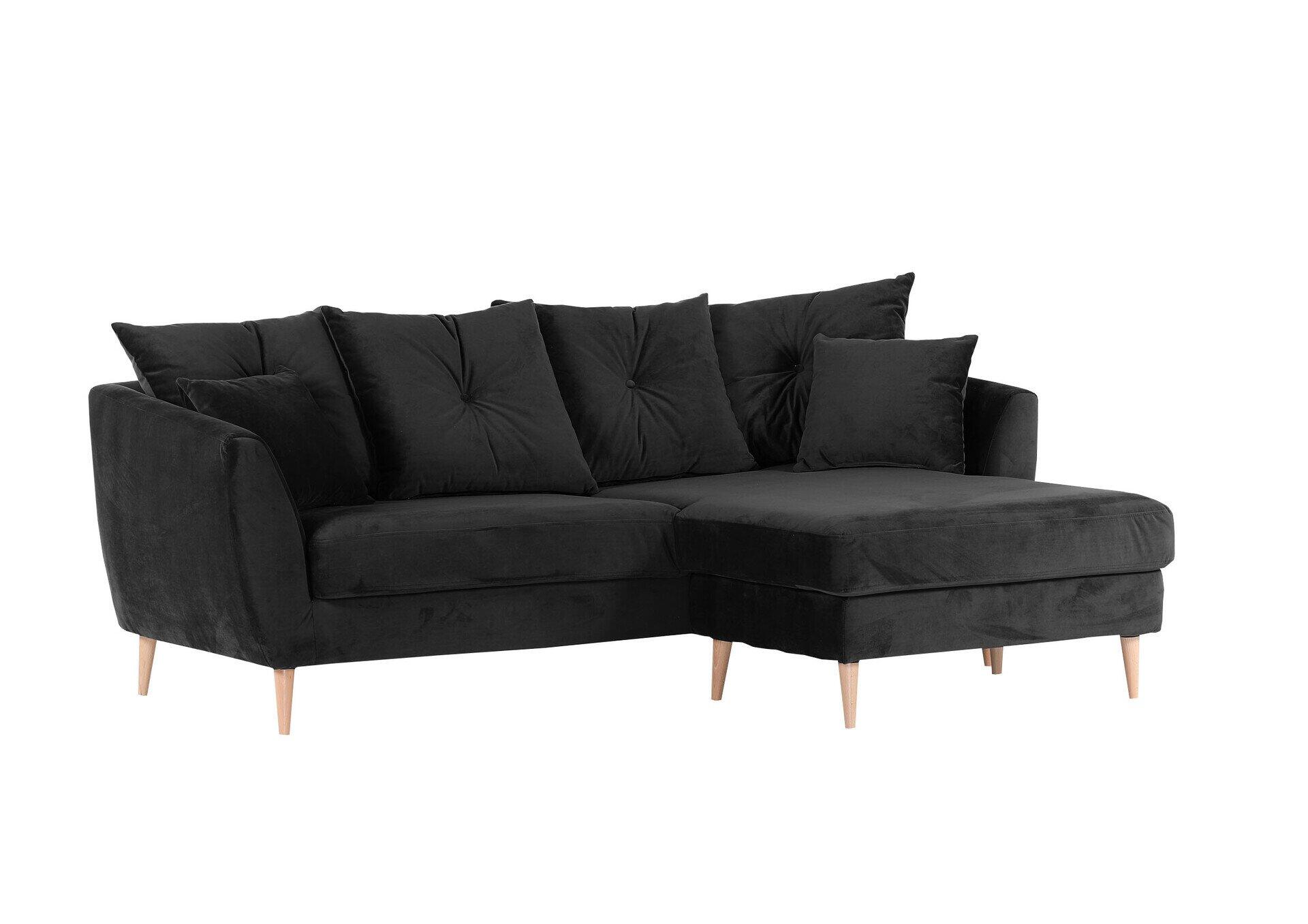 Schwarzes Ecksofa Flake mit abklappbarer Liegefläche und dunkelgrauen Kissen, sowie goldfarbenen Füßen, aus schräger Perspektive.