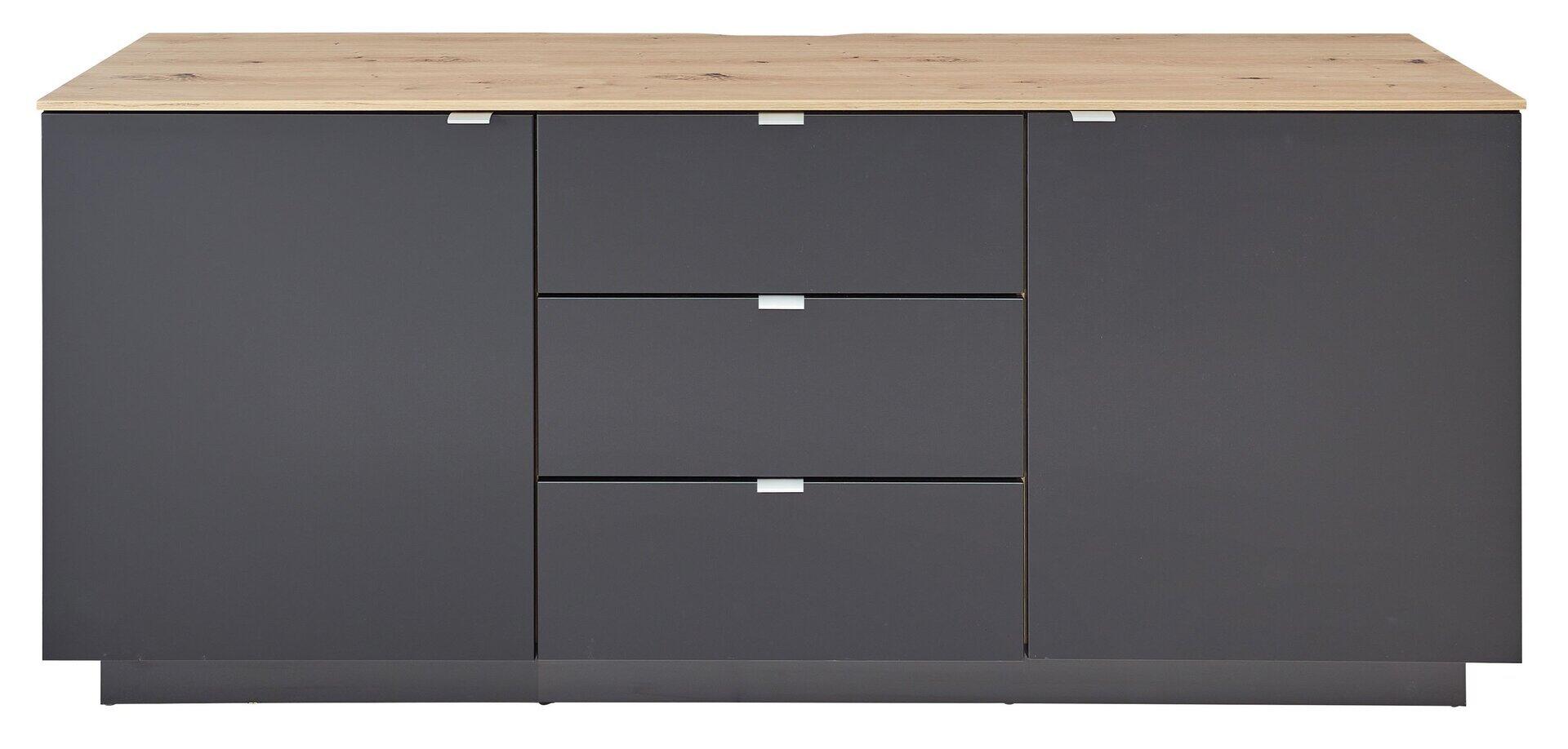 TV-Sideboard Core mit Artisan-Eiche Arbeitsplatte, drei Schubladen und zwei Türen, dargestellt aus Frontansicht mit Sockel und eingelassenen Griffen.