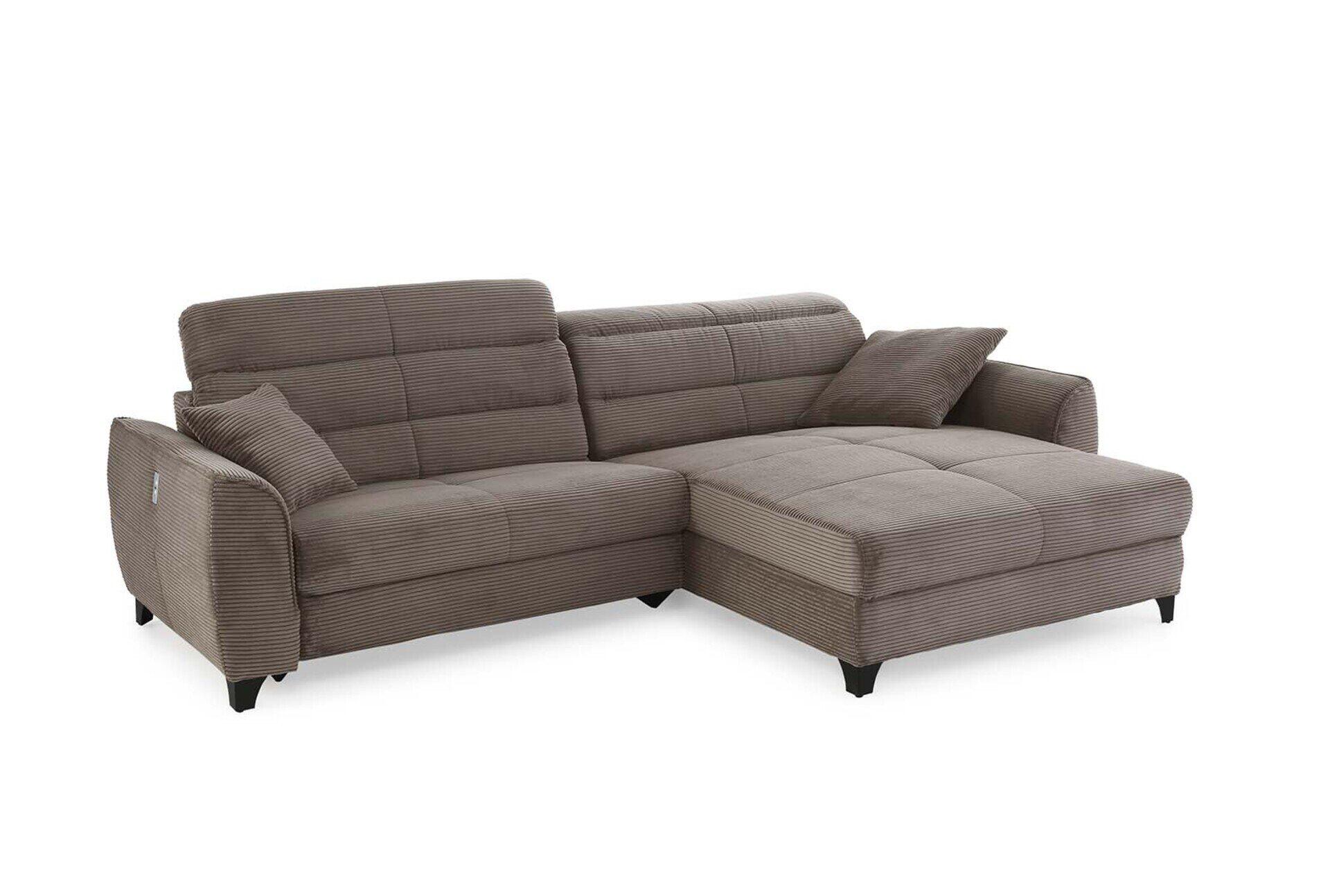 Wohnlandschaft Double One in Taupe mit strukturierter Oberfläche, segmentierter Rückenlehne, Bedienfeld für die elektrische Sitzverstellung und schwarzen Füßen.