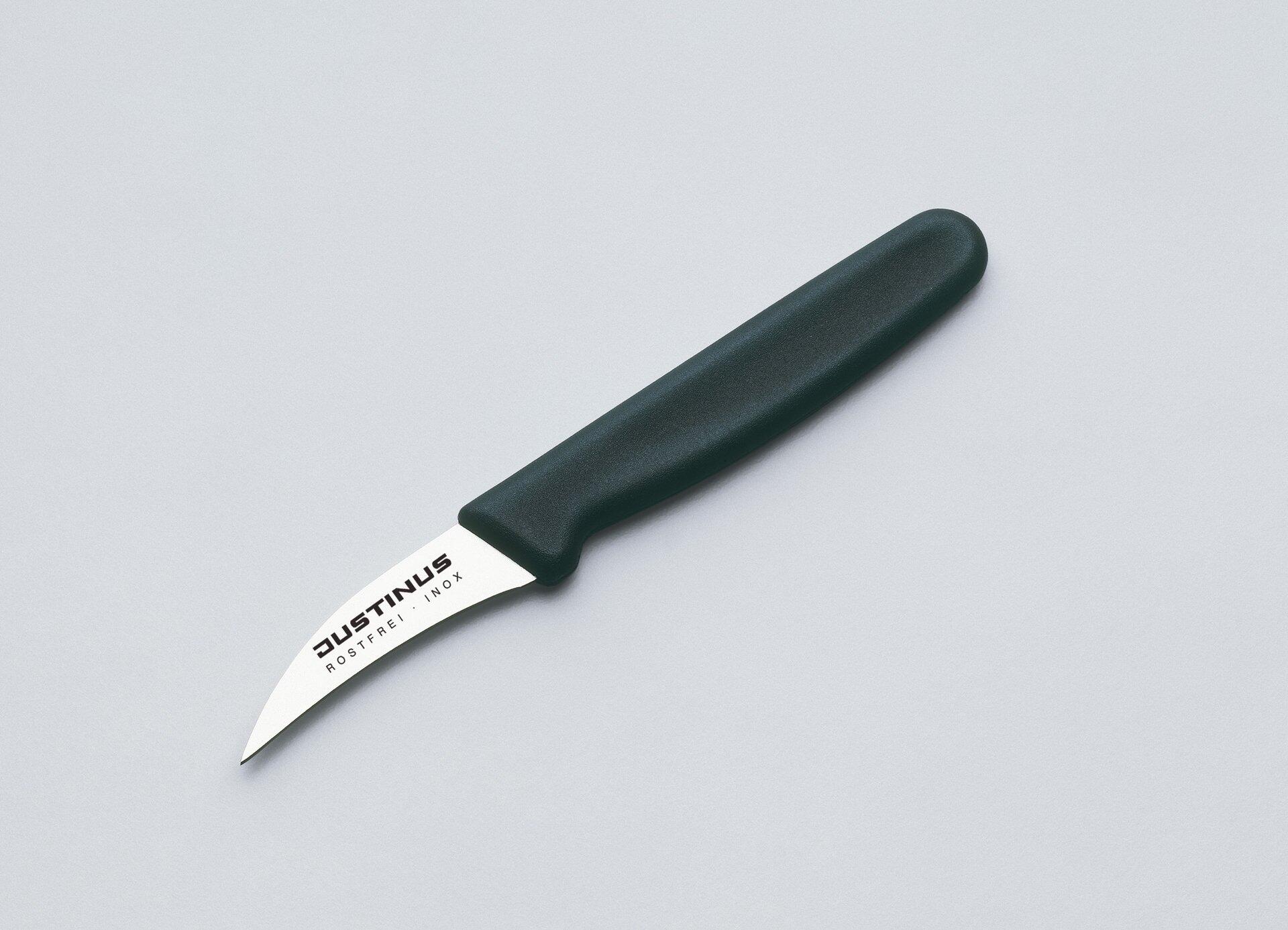 Küchenmesser FineCut mit schwarzem Kunststoffgriff und schräger Seitenansicht, zeigt die schlanke Klinge mit "JUSTINUS" und "ROSTFREI - INOX" Aufschrift.