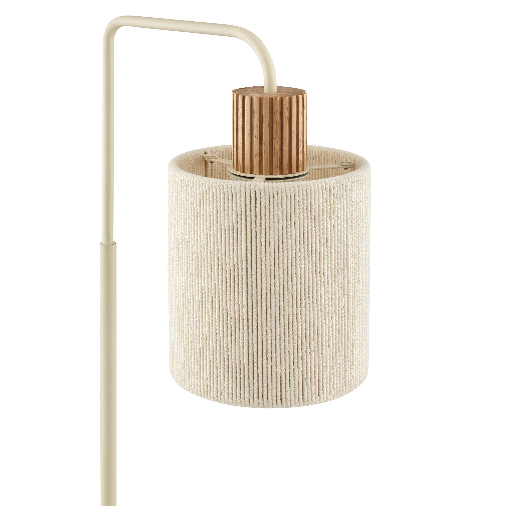 Arlo Tischleuchte, detailreiche Nahaufnahme des zylindrischen, beige-farbenen Lampenschirms mit strukturierter Oberfläche und Holzapplikation.