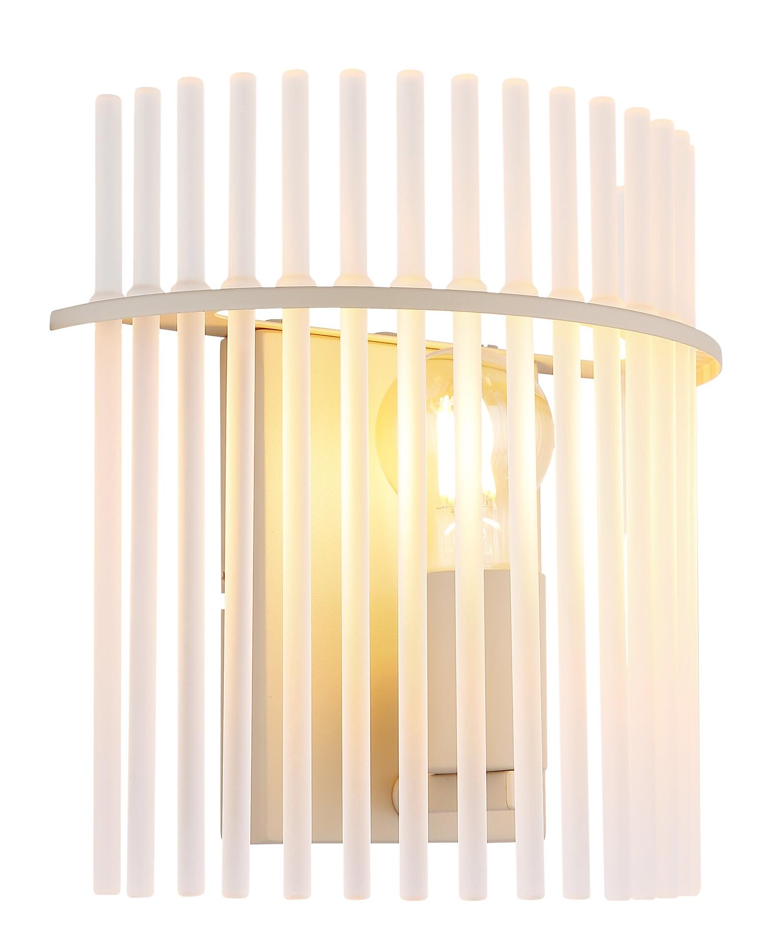 Wandleuchte GORLEY mit zylindrischem Lampenschirm aus Glasstäben, die durch vertikale Streifen das Licht streifenweise an die Wand abgeben.