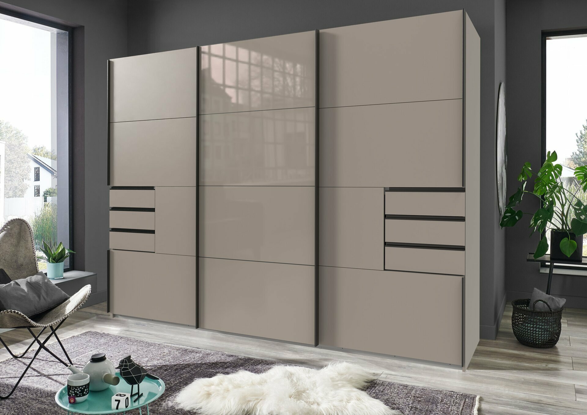 Schwebetürenschrank, Saigon