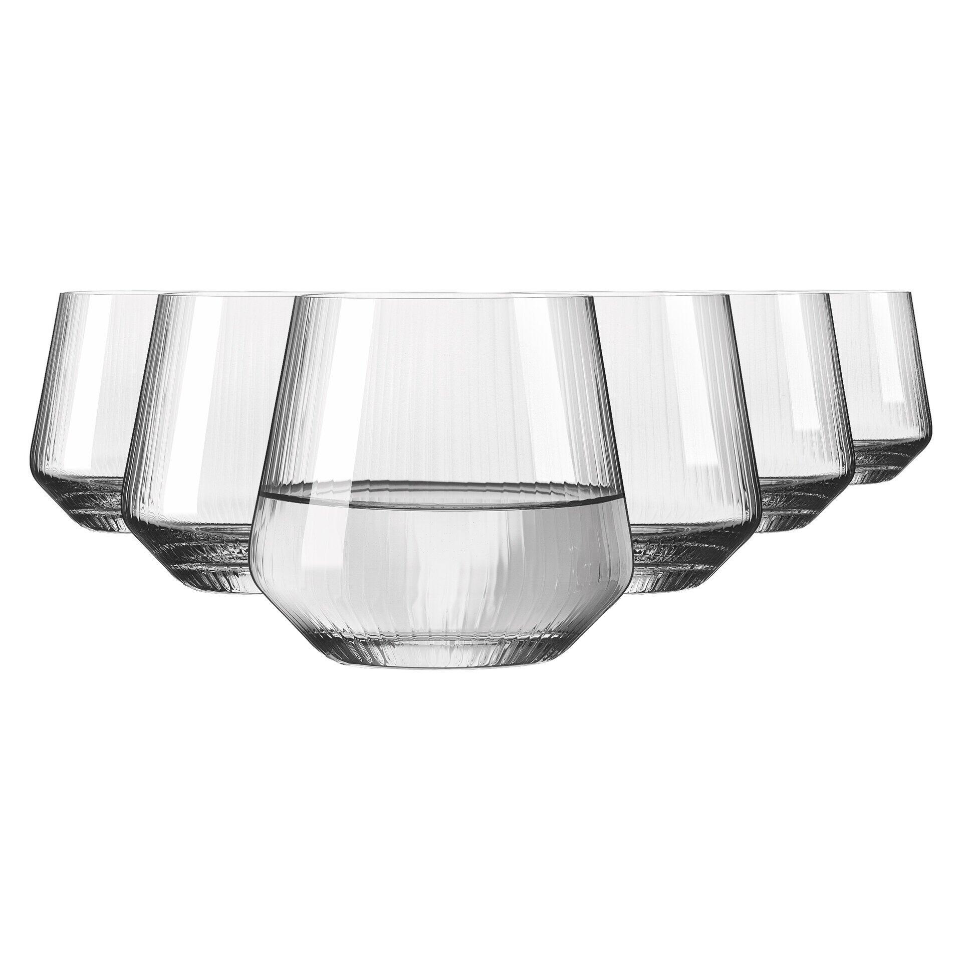 Rechteckiges Arrangement aus sechs schlanken, transparenten Glas-Kerzenhaltern mit gerippelter Außenstruktur, präsentiert in einer frontalen, leicht unterhalb liegenden Perspektive.