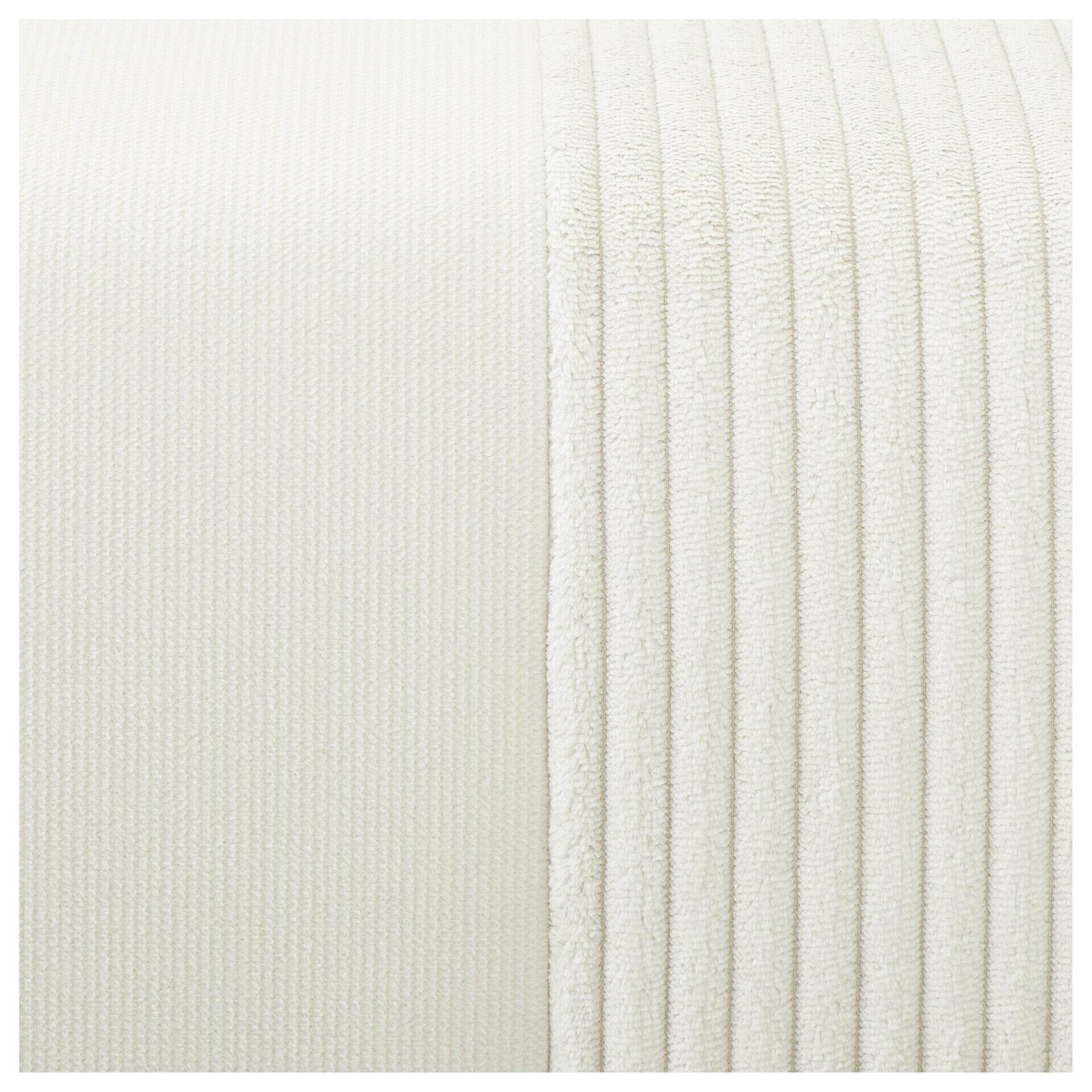 Detailaufnahme der geriffelten, cremefarbenen Lehne des Schlafsofas Leon 2 Lux.