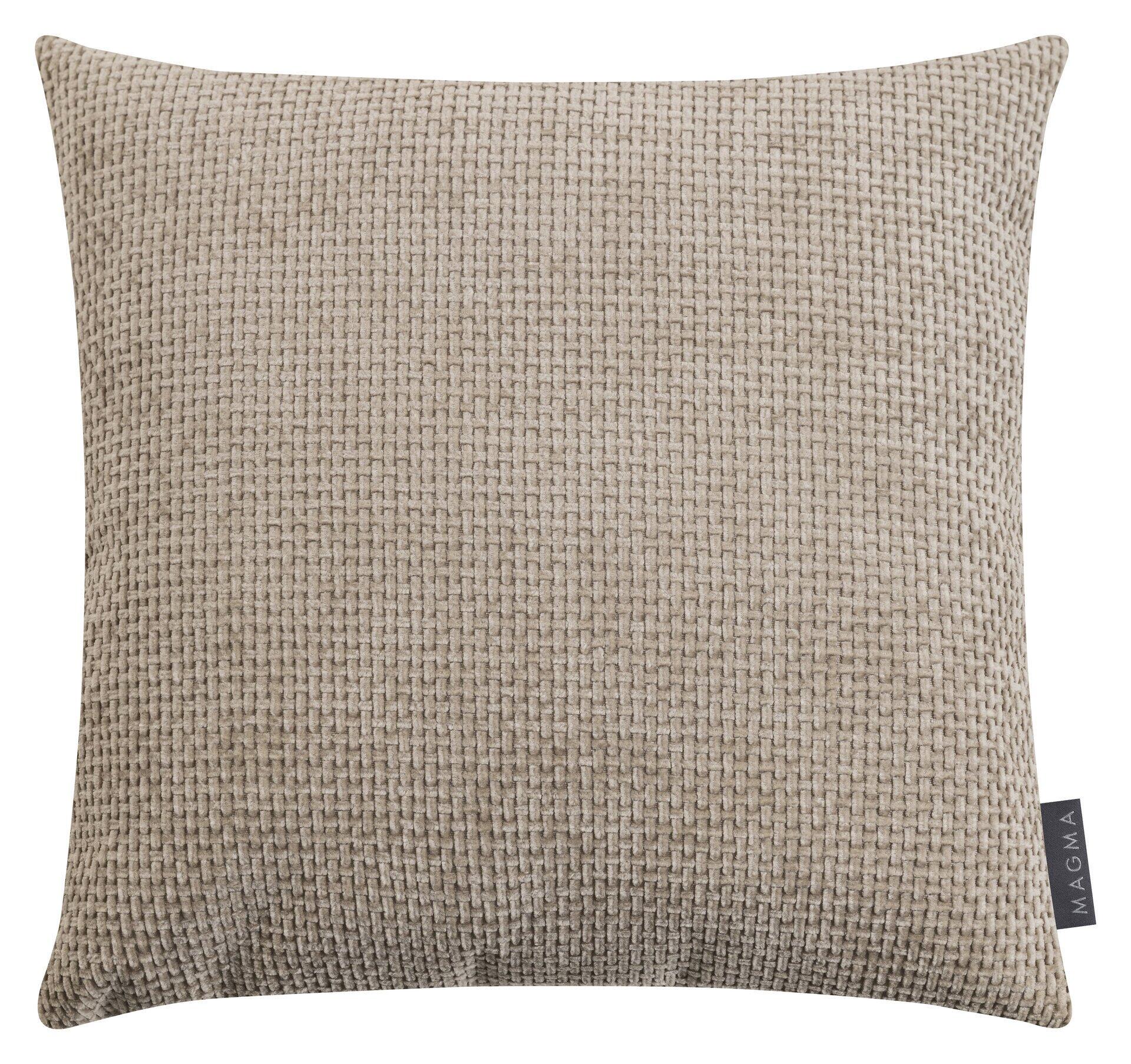 Arlo Kissenhülle, uni taupefarbenes Chenille-Design mit dezenter geometrischer Webstruktur und Markenaufdruck.