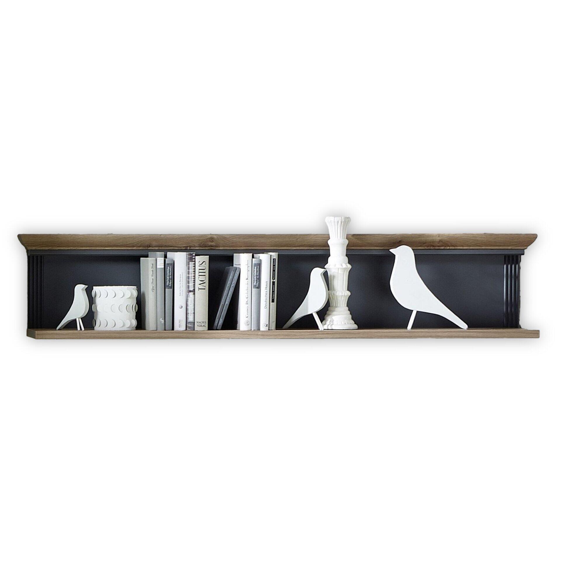 Schwebendes Wandboard Jasmin aus Artisan Eiche Nb mit graphitfarbener Front und versteckter Ablagefläche, dargestellt mit dekorativen Elementen in Frontalperspektive.