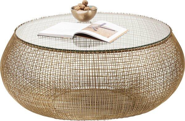 Cesta Gold Couchtisch mit goldenem Metallgestell, transparenter Glasplatte und zusätzlicher Ablagefläche, stilvoll präsentiert mit Buch und Nuss-Schale.