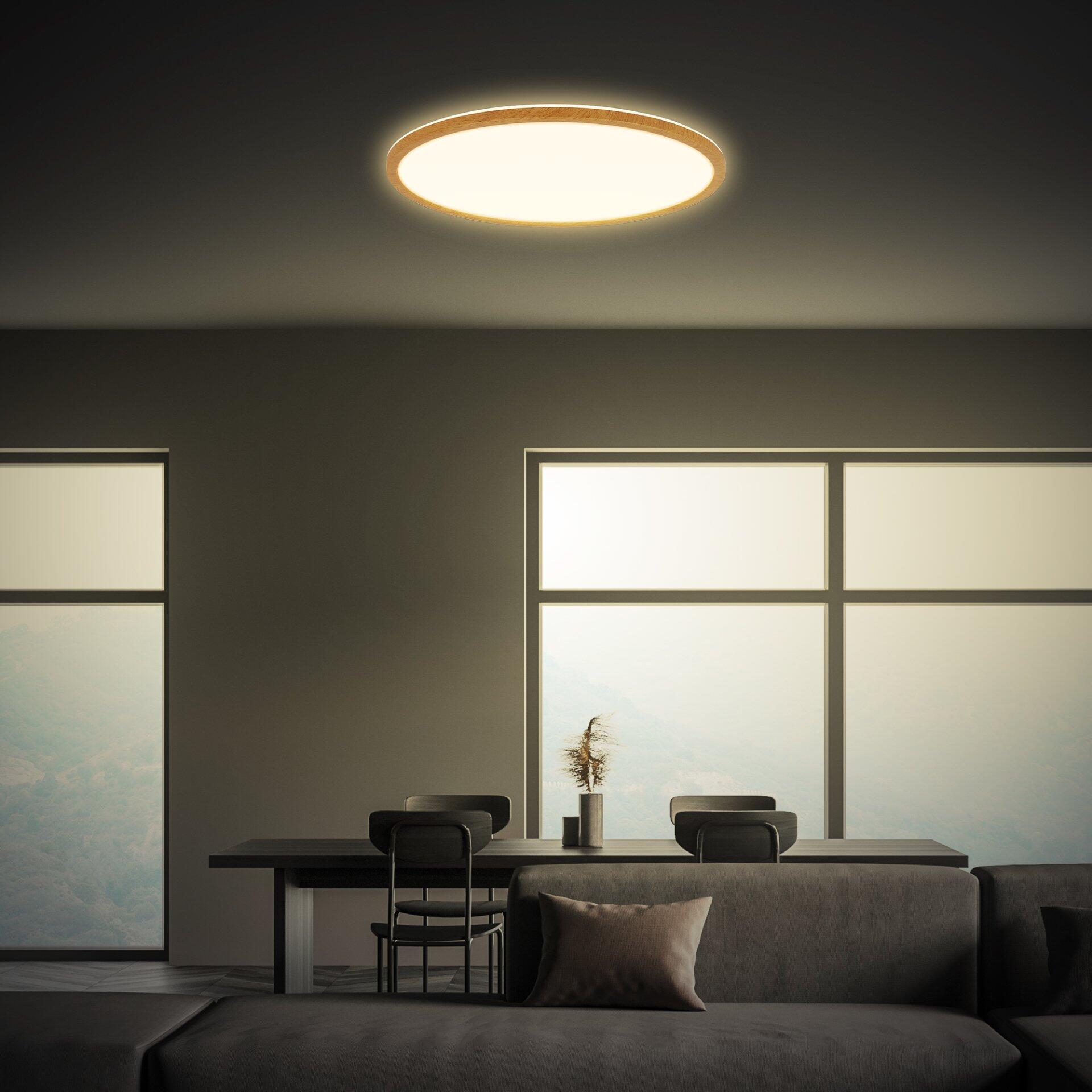Panel Tava Wood LED Deckenleuchte mit hölzernem Rand, die ein warmes Licht ausstrahlt und die Wohnatmosphäre angenehm erhellt.