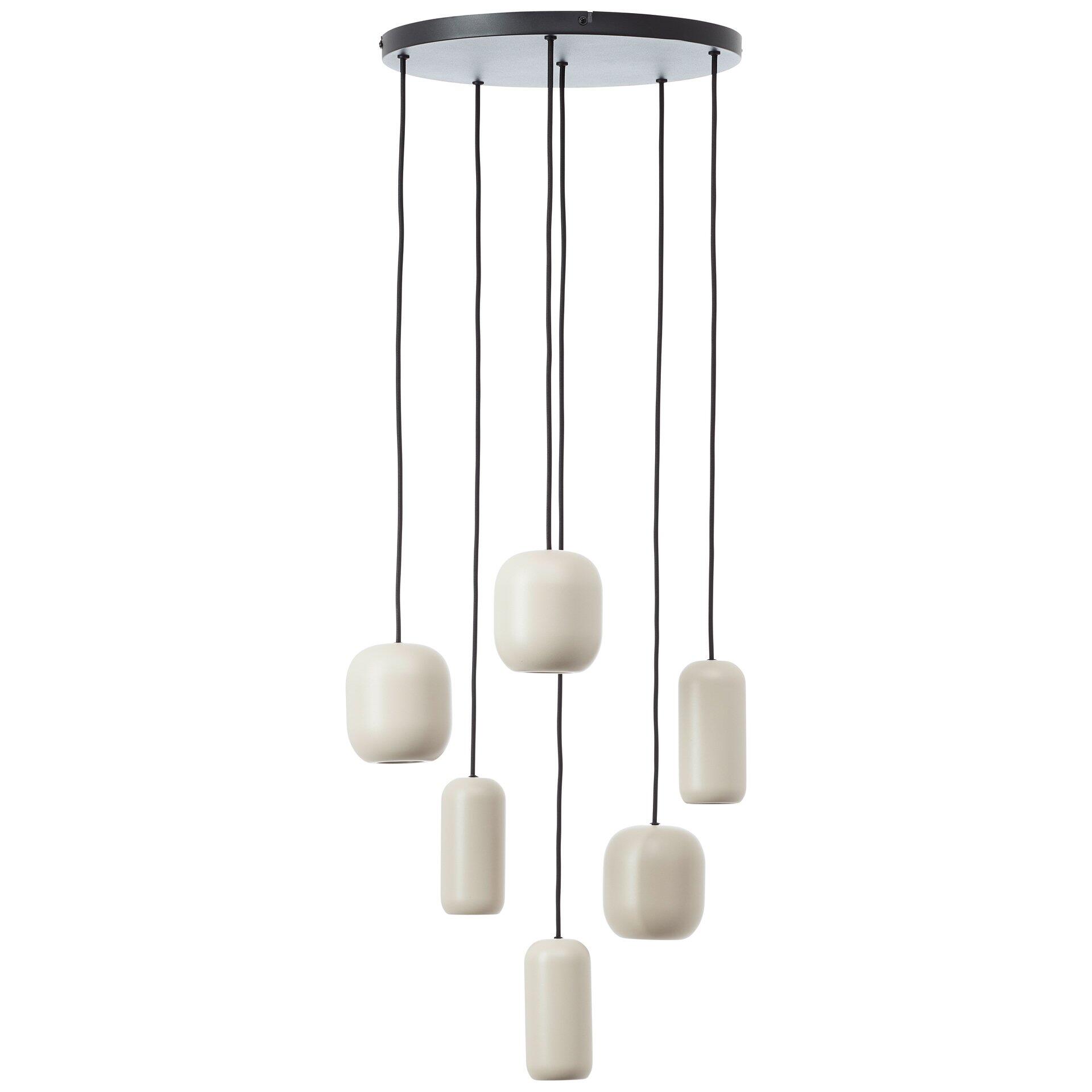 Pendelleuchte Kopenhagen mit fünf asymmetrisch angeordneten, länglichen Lampen, die an schwarzen Kabeln von einer Deckenplatte hängen.