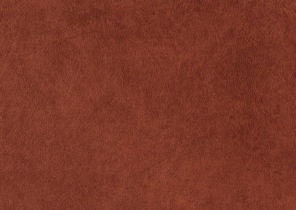 Nahaufnahme der dunkelbraunen, genarbten Oberfläche des Ecksofas Balina, welche die lederartige Textur betont.