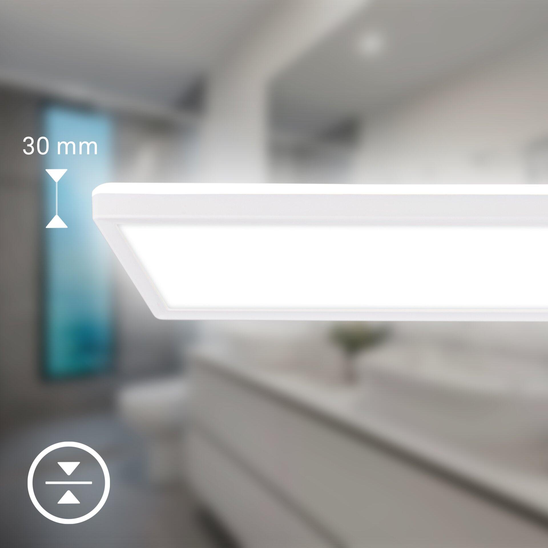 LED-Leiste Panel Move, schlankes Design mit abgerundeten Ecken, montiert an einer Wand und mit einer Höhe von 30 mm.