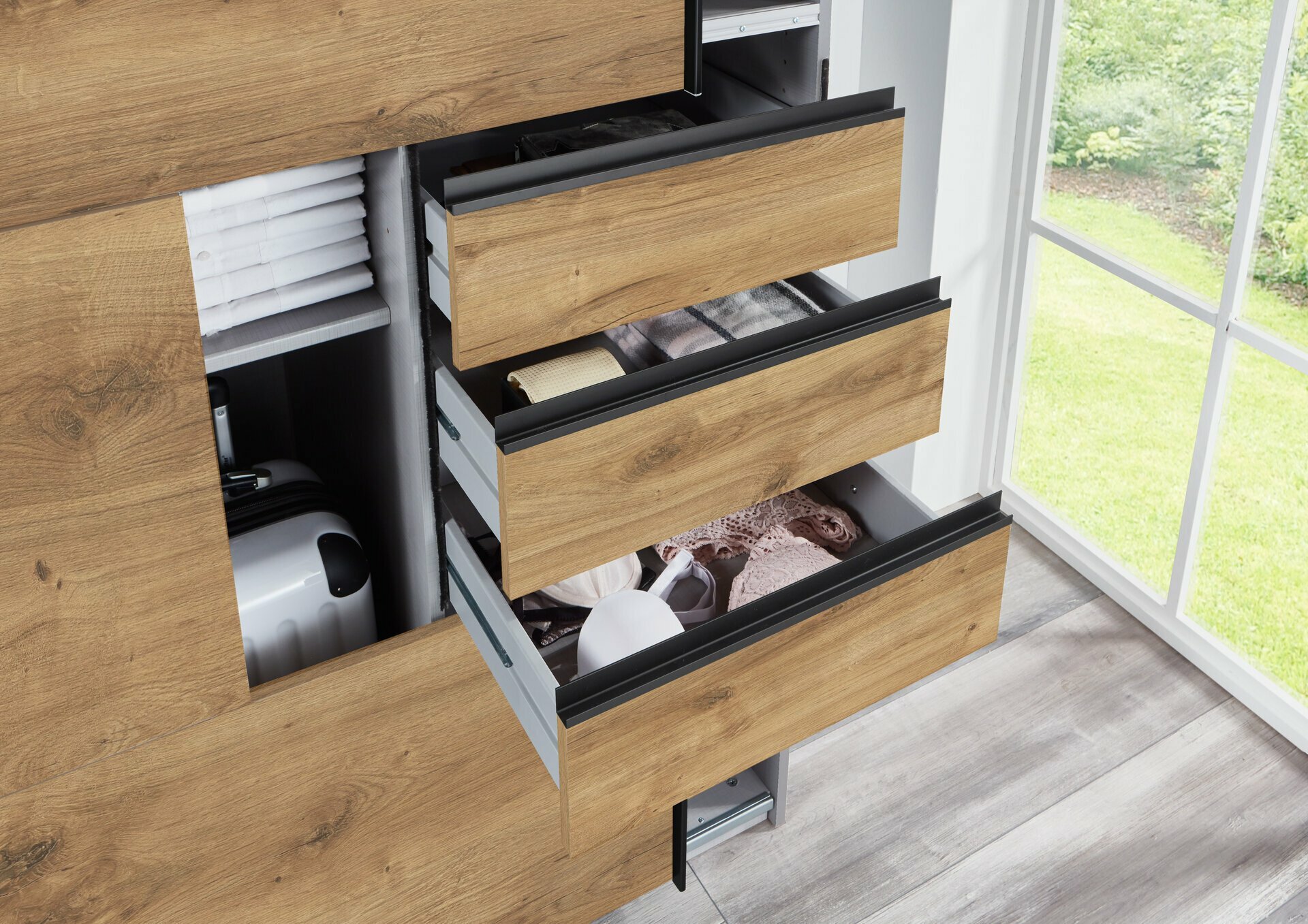 Schwebetürenschrank, Saigon