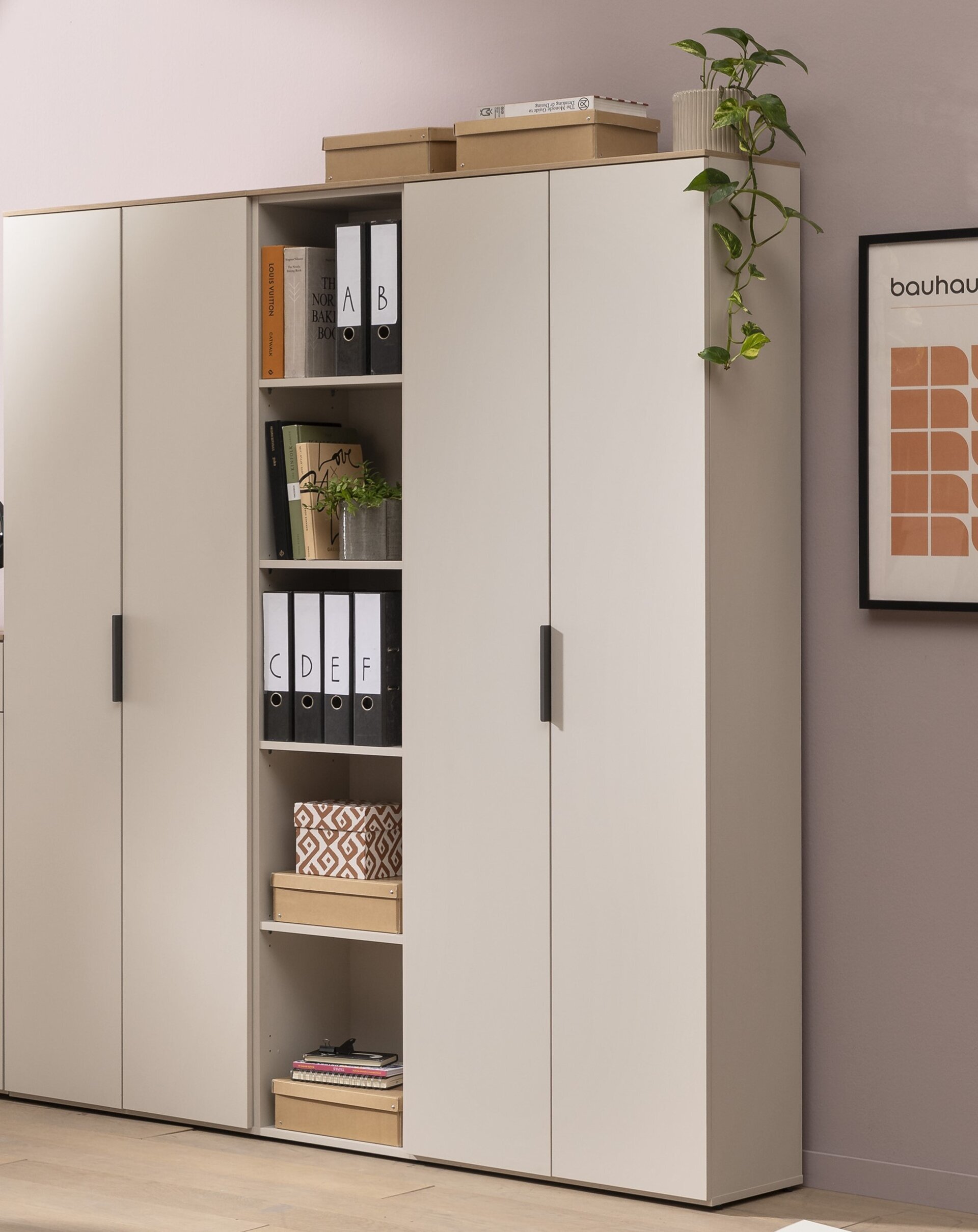Regal, Pronto office