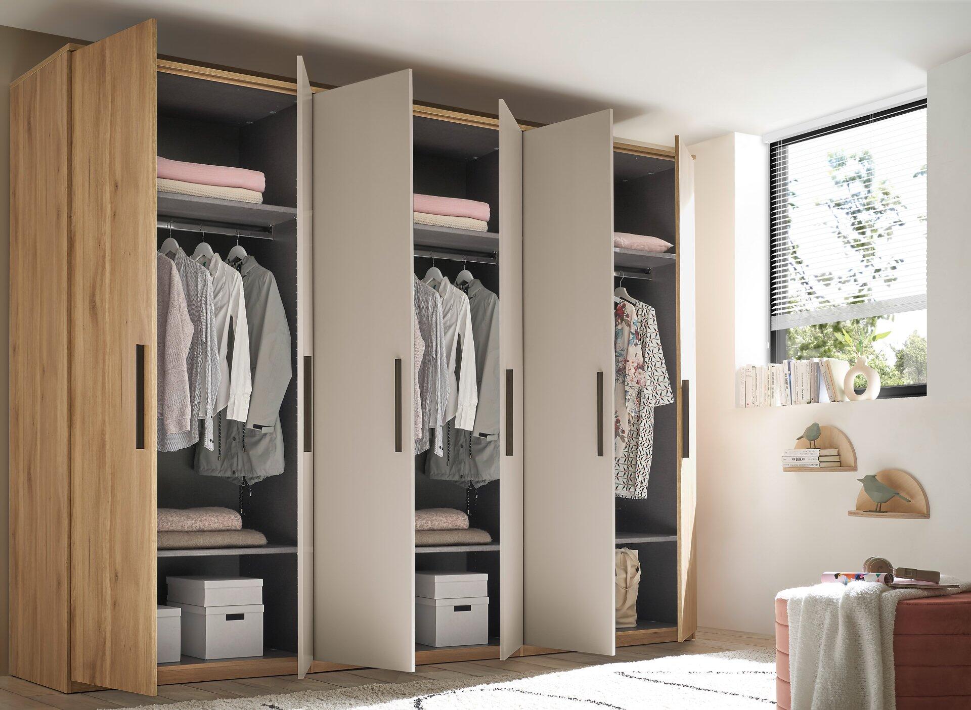 Kleiderschrank, Tabina