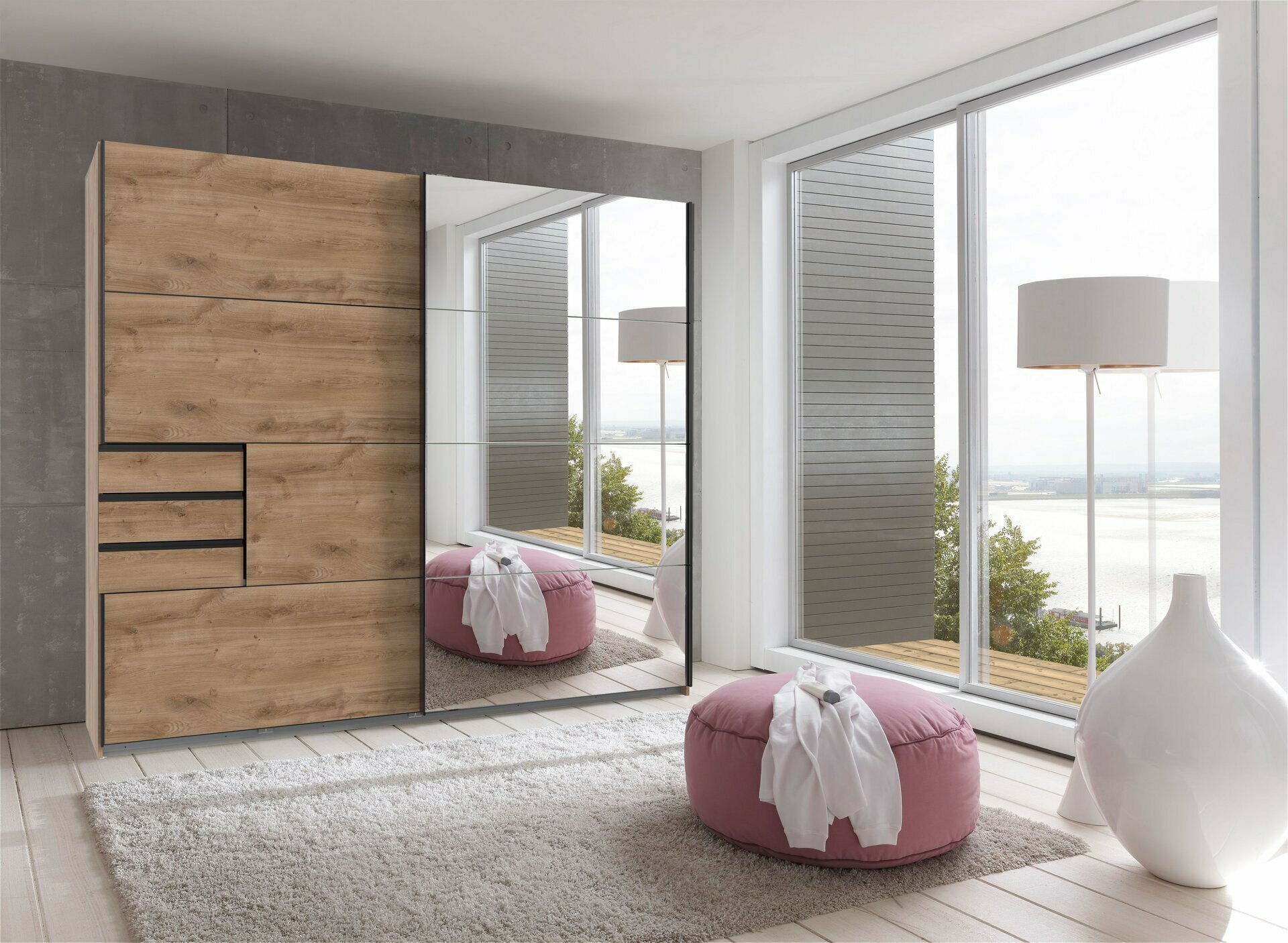 Schwebetürenschrank, Saigon