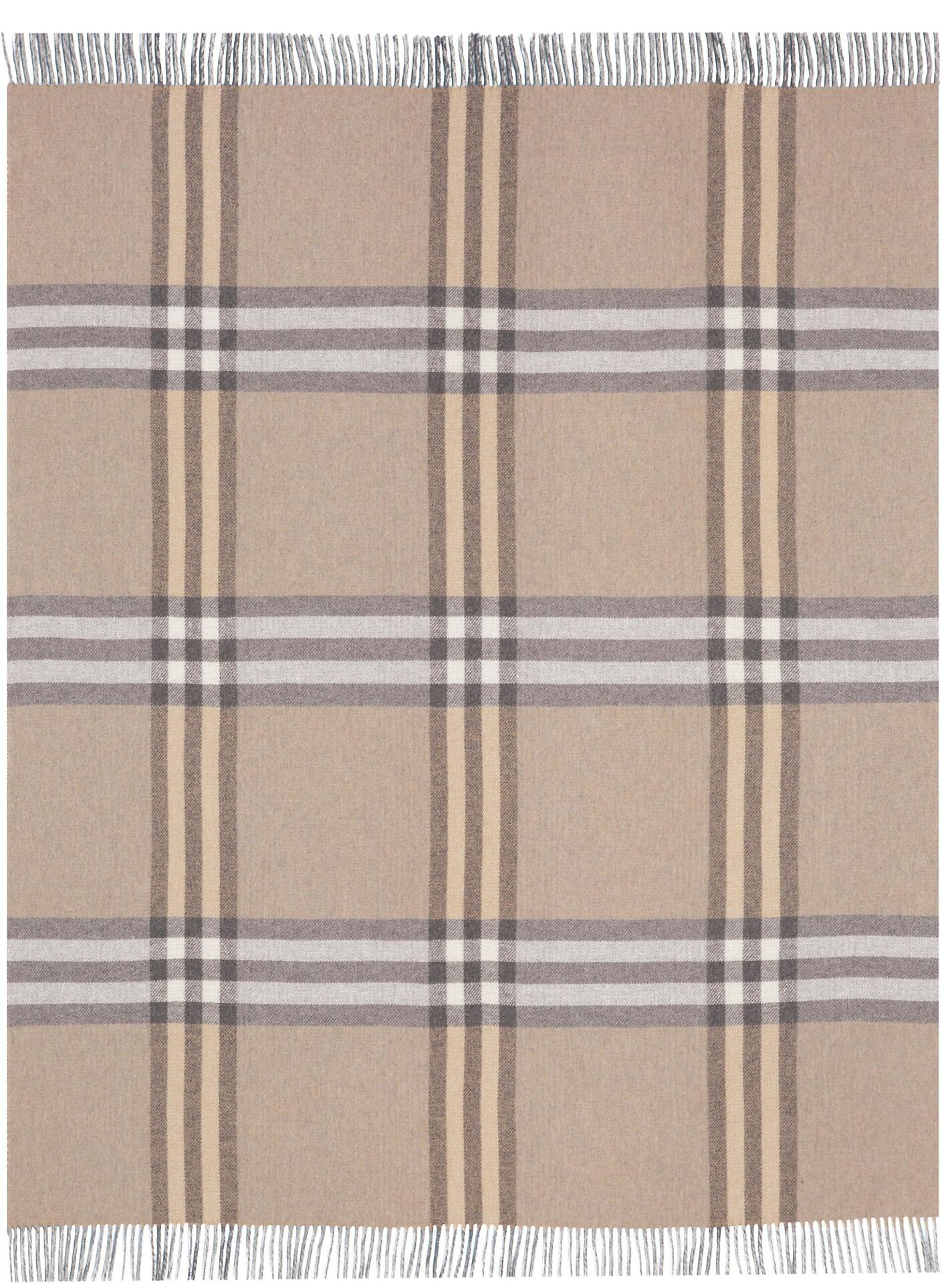 Plaid Twin Check Decke mit Burberry-Karo-Muster in Beige, Grau und Schwarz sowie fransenartigem Abschluss.