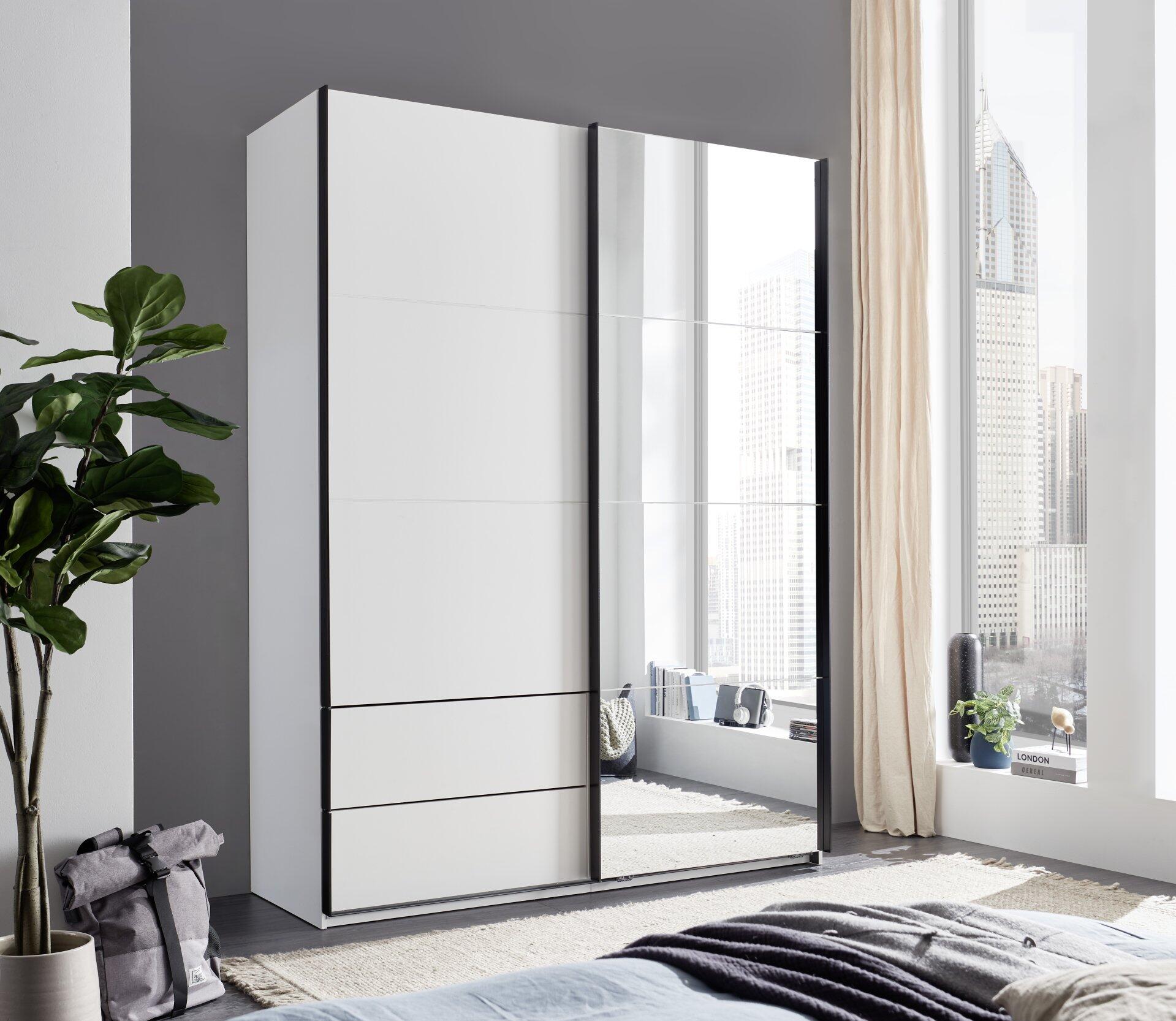 Schwebetürenschrank, Norte