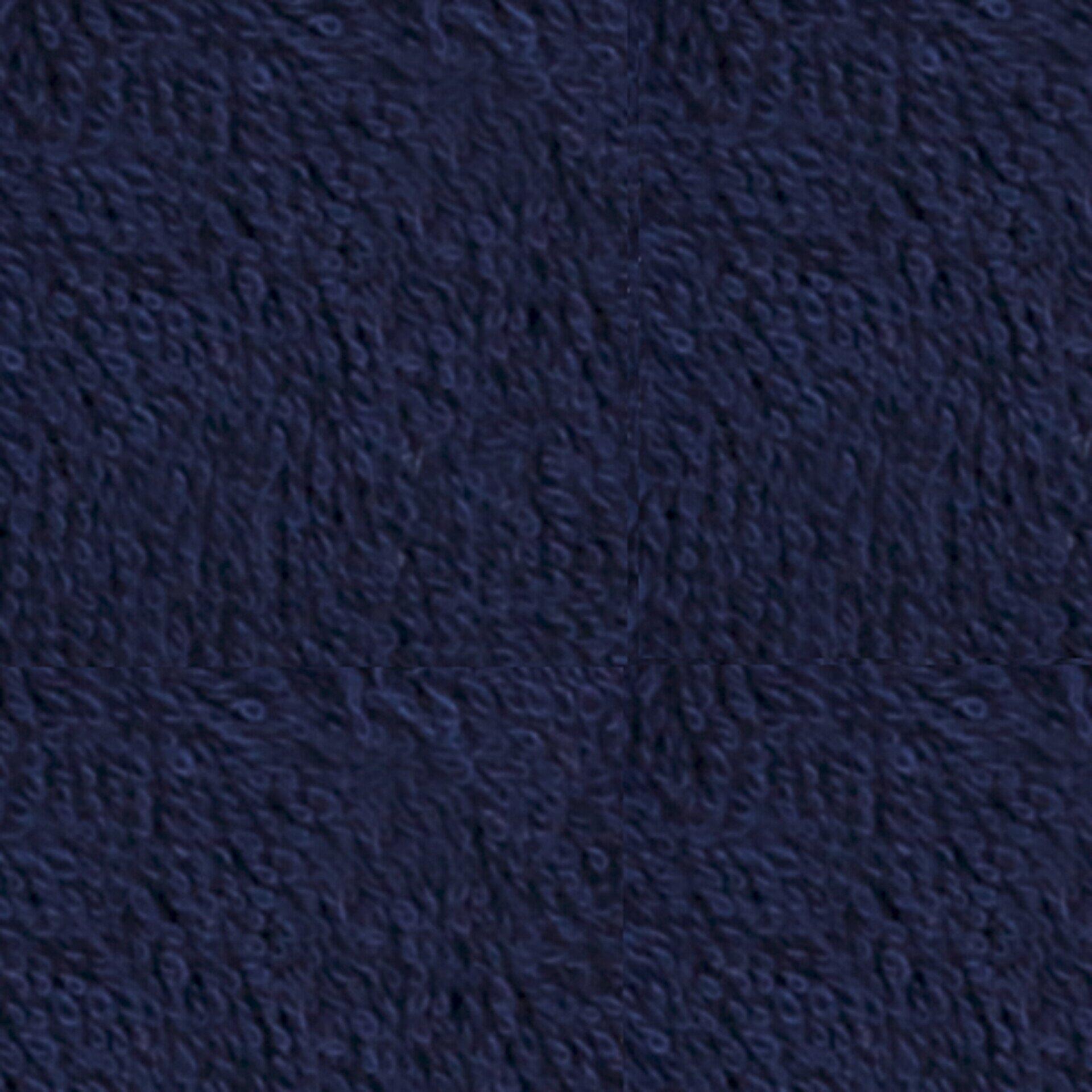 Nahaufnahme eines navy-blauen Duschtuchs der Marke CAWÖ, das durch seine flauschige Textur und die Verwendung von 100% Baumwolle besticht.