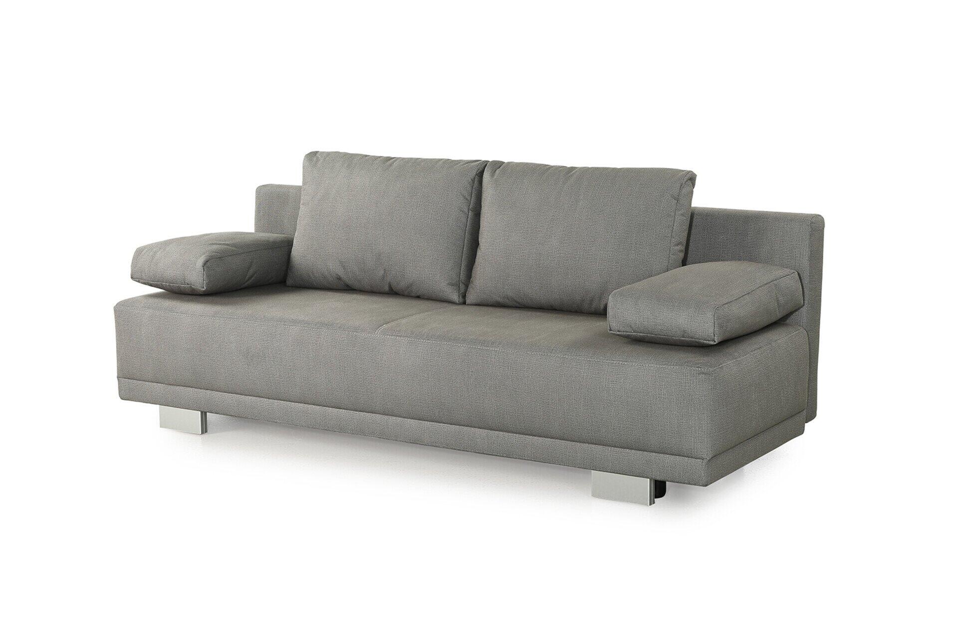Graues Schlafsofa Luzio mit breiten Armlehnen, zwei Rückenkissen und silberfarbenen Füßen, frontale Ansicht.