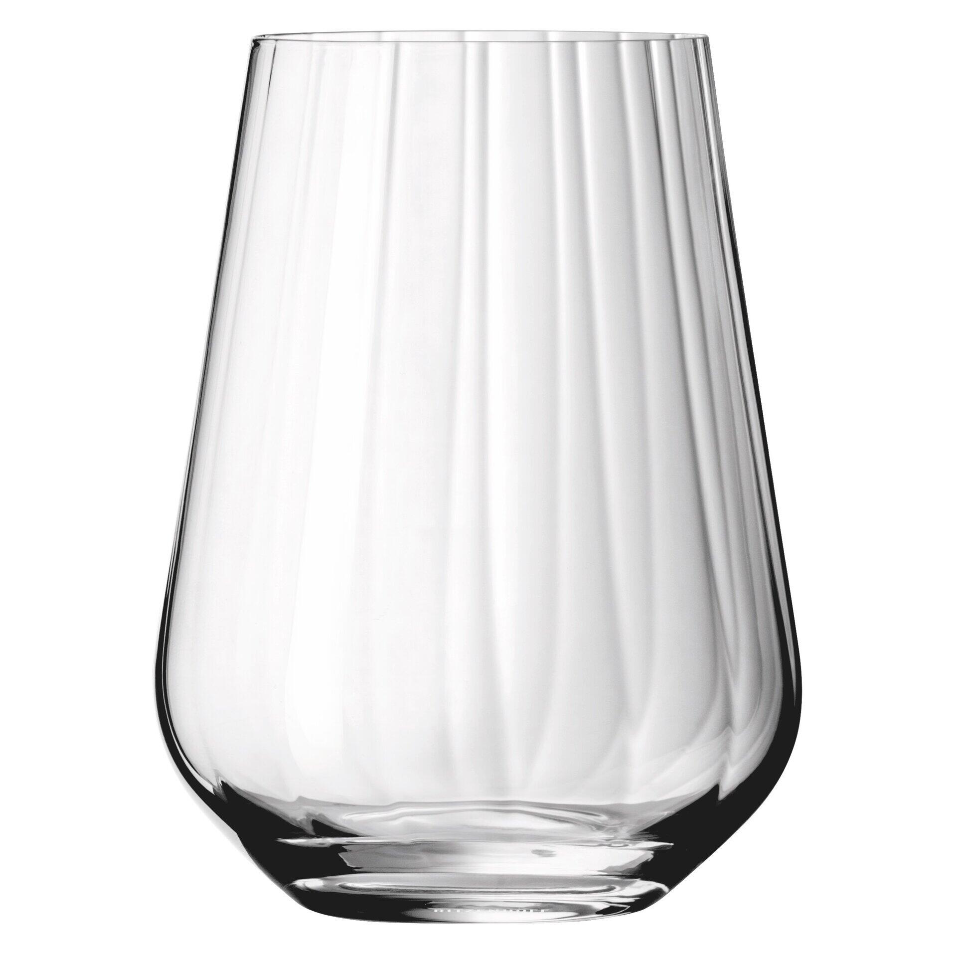 Weinglas mit schlanker, gewölbter Form und vertikaler Reliefstruktur im Gegenlicht, Teil eines 12-teiligen Rotwein- und Wasserglas-Sets.