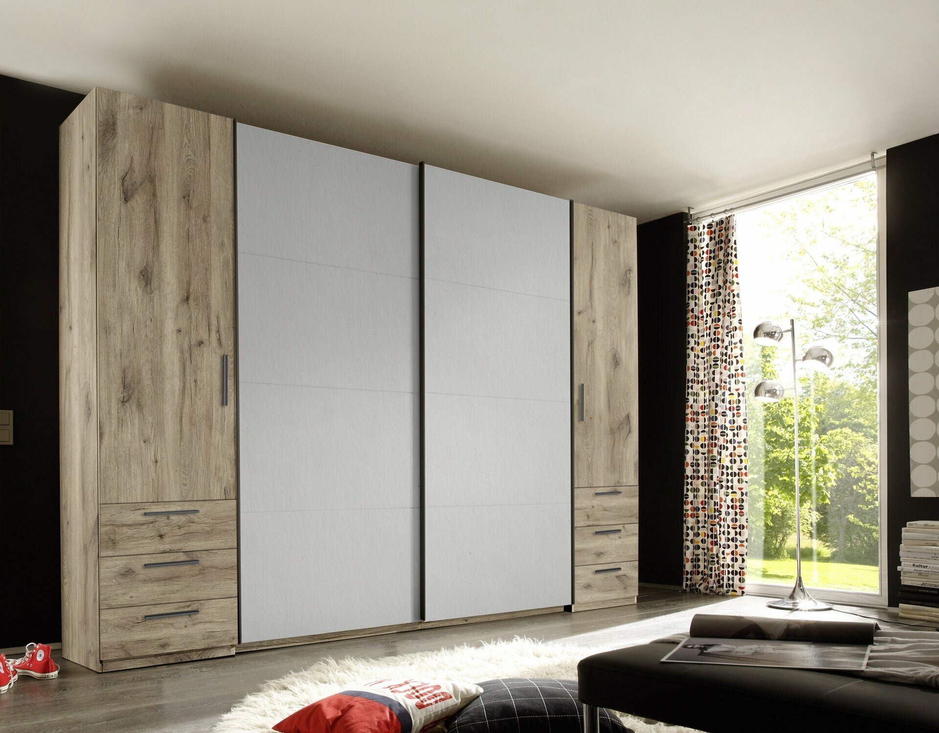 Kleiderschrank, Store