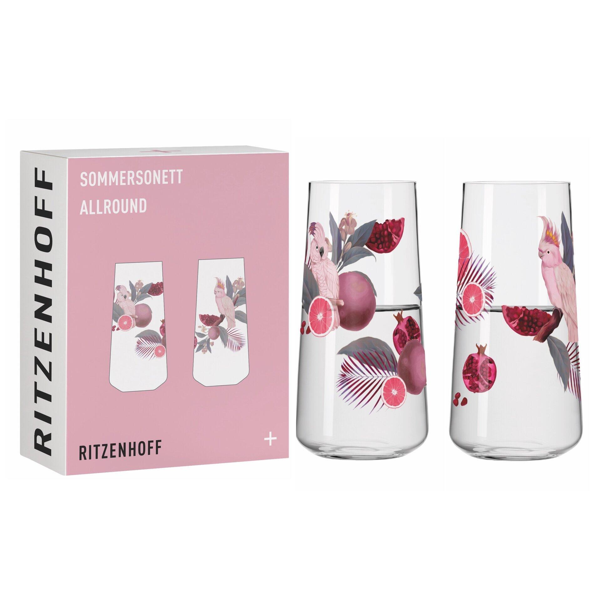 Universalglas-Set "Sommernett Allround" von RITZENHOFF: Zwei Gläser mit floralem Motiv und Papagei in schräger Perspektive, präsentiert in einer dekorativen Geschenkbox.