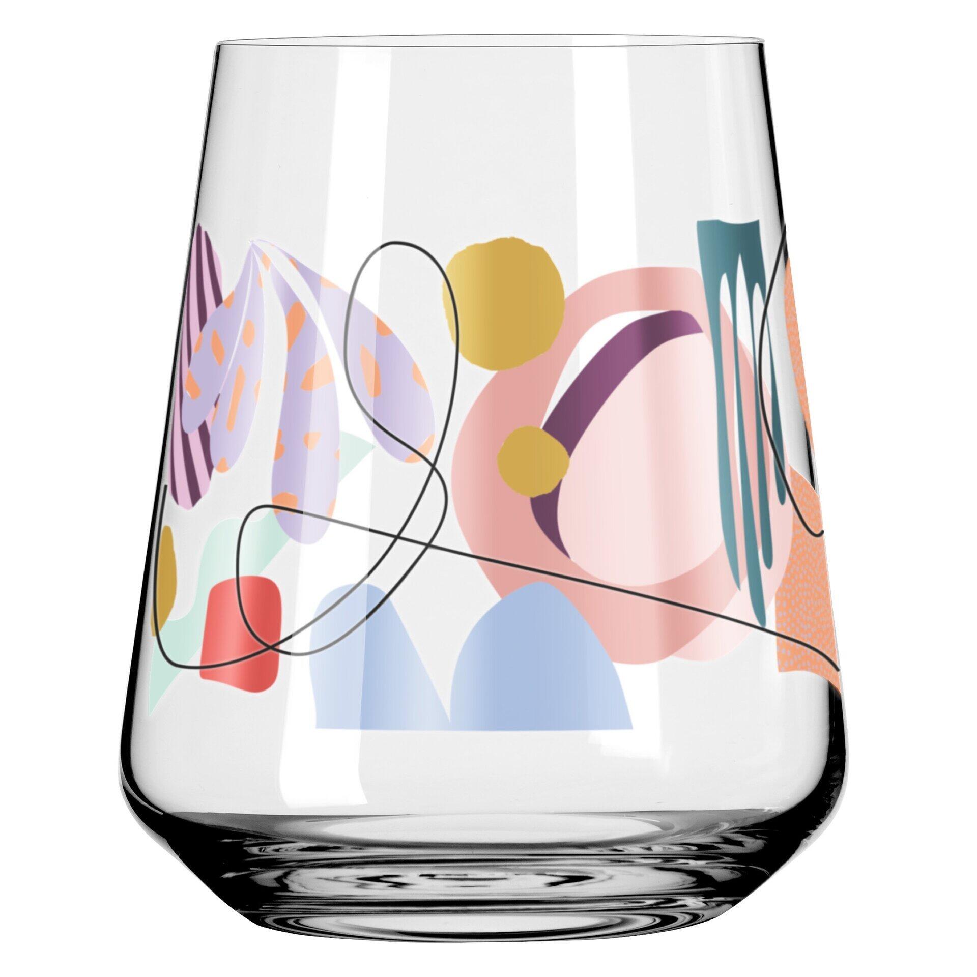 Universalglas-Set: Gläserner Weinkelch in ¾-Ansicht mit farbenfrohem, abstraktem Design aus geometrischen Formen und geschwungenen Linien.