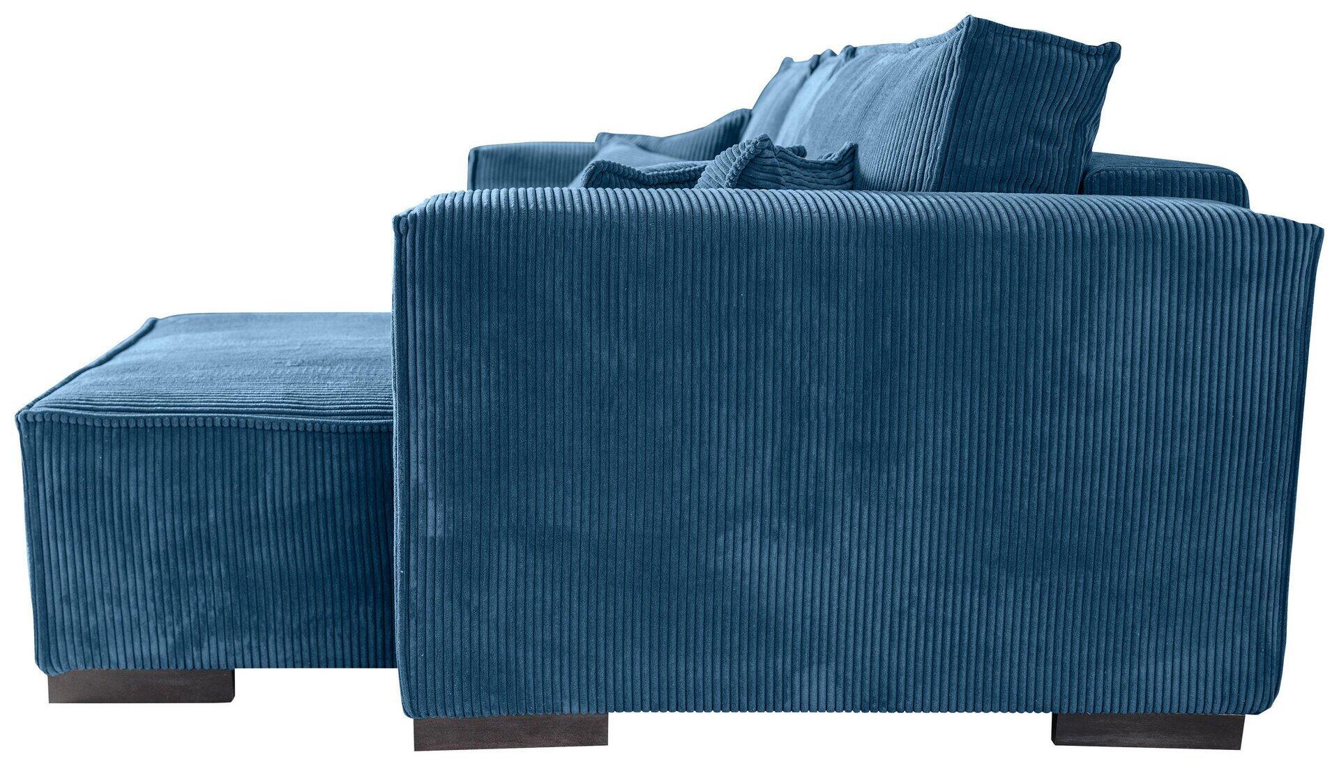 Ecksofa Mango in blauem Samtstoff mit Fußablage und hohen, lackierten Holzfüßen, aus einer seitlichen Perspektive.