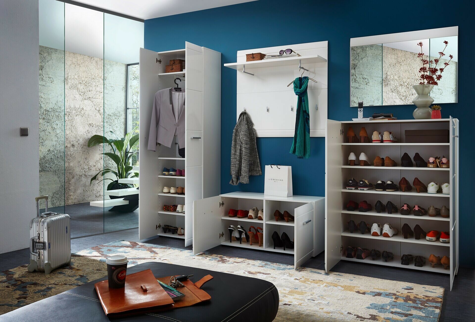 Garderobenschrank, Adana