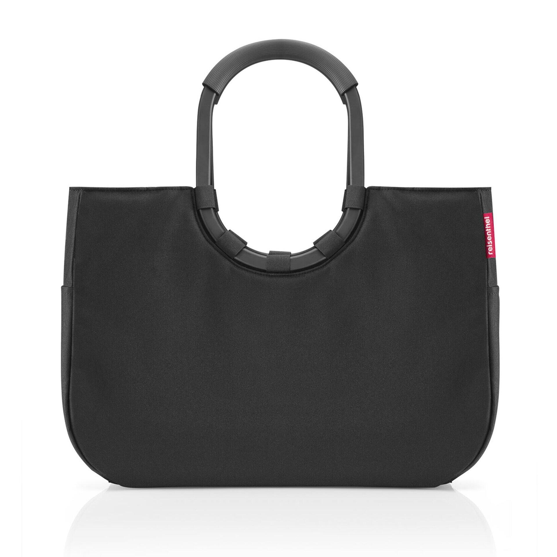 Schwarze Loopshopper l Tragetasche von reisenthel, gefüllt und von der Seite betrachtet, mit erkennbarem Logo am Henkel.