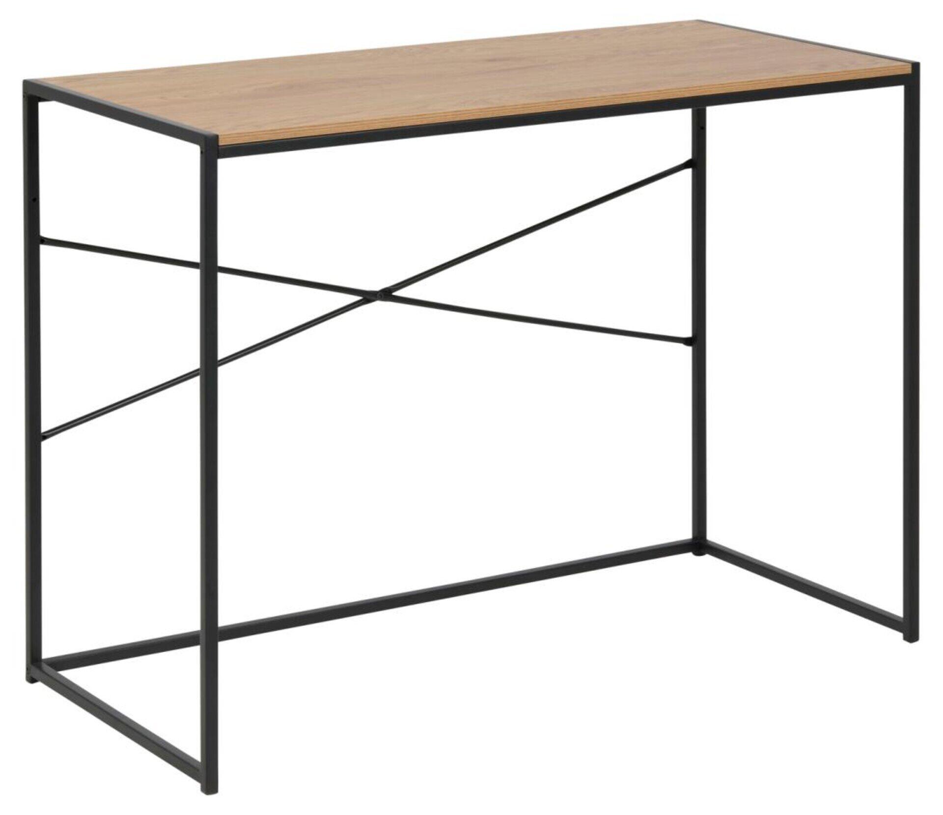 Schreibtisch Seaford mit rechteckiger Tischplatte aus hellem Holz und stabilem schwarzem Metallgestell mit diagonalen Streben, frontale Ansicht in leicht schräger Perspektive.