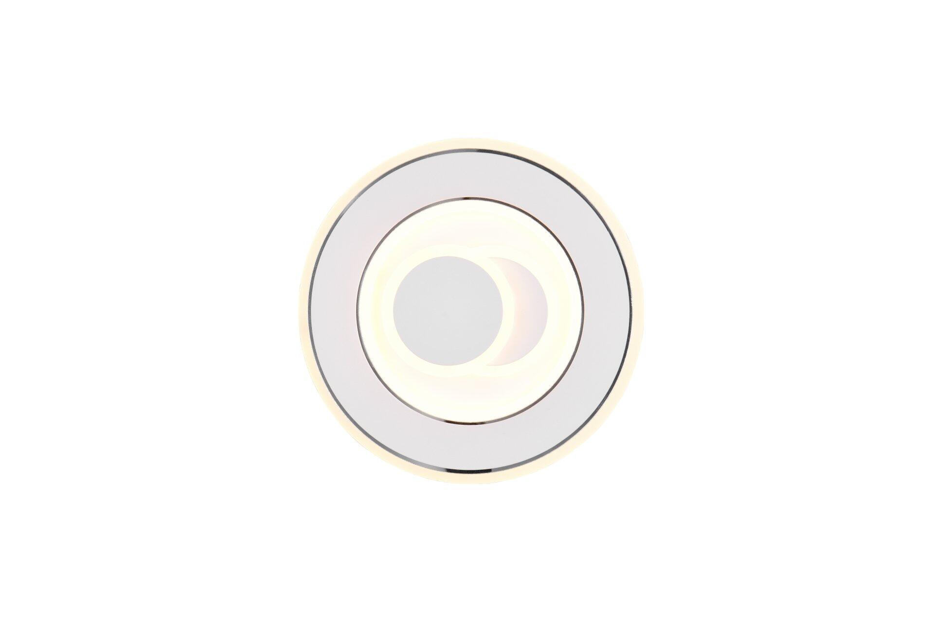 Deckenleuchte Tamaro mit konzentrischen, silberfarbenen Ringen und einem zentralen, beleuchteten Halbmond-Element, das ein sanftes Licht abstrahlt.
