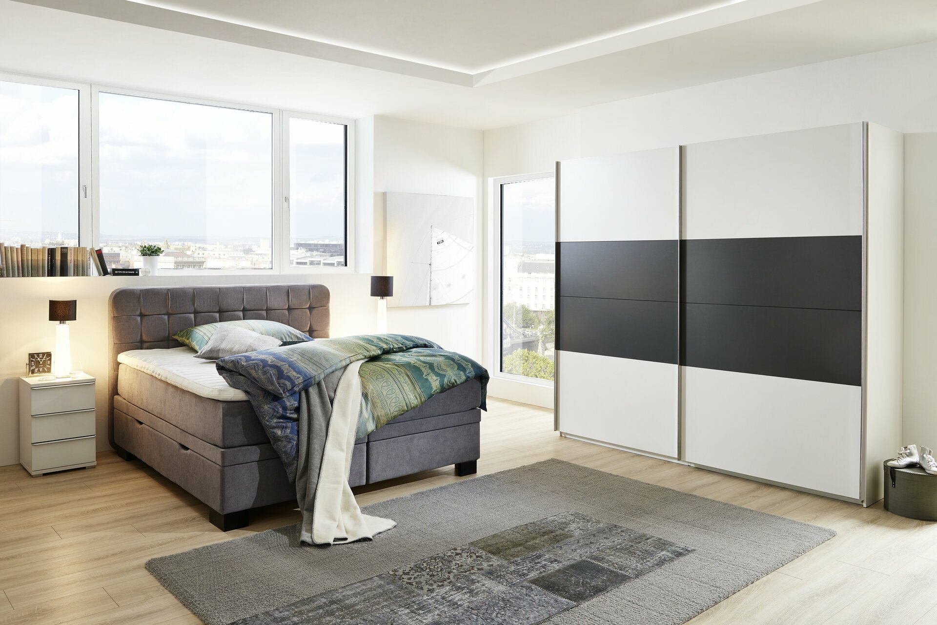 Schwebetürenschrank, Alaska