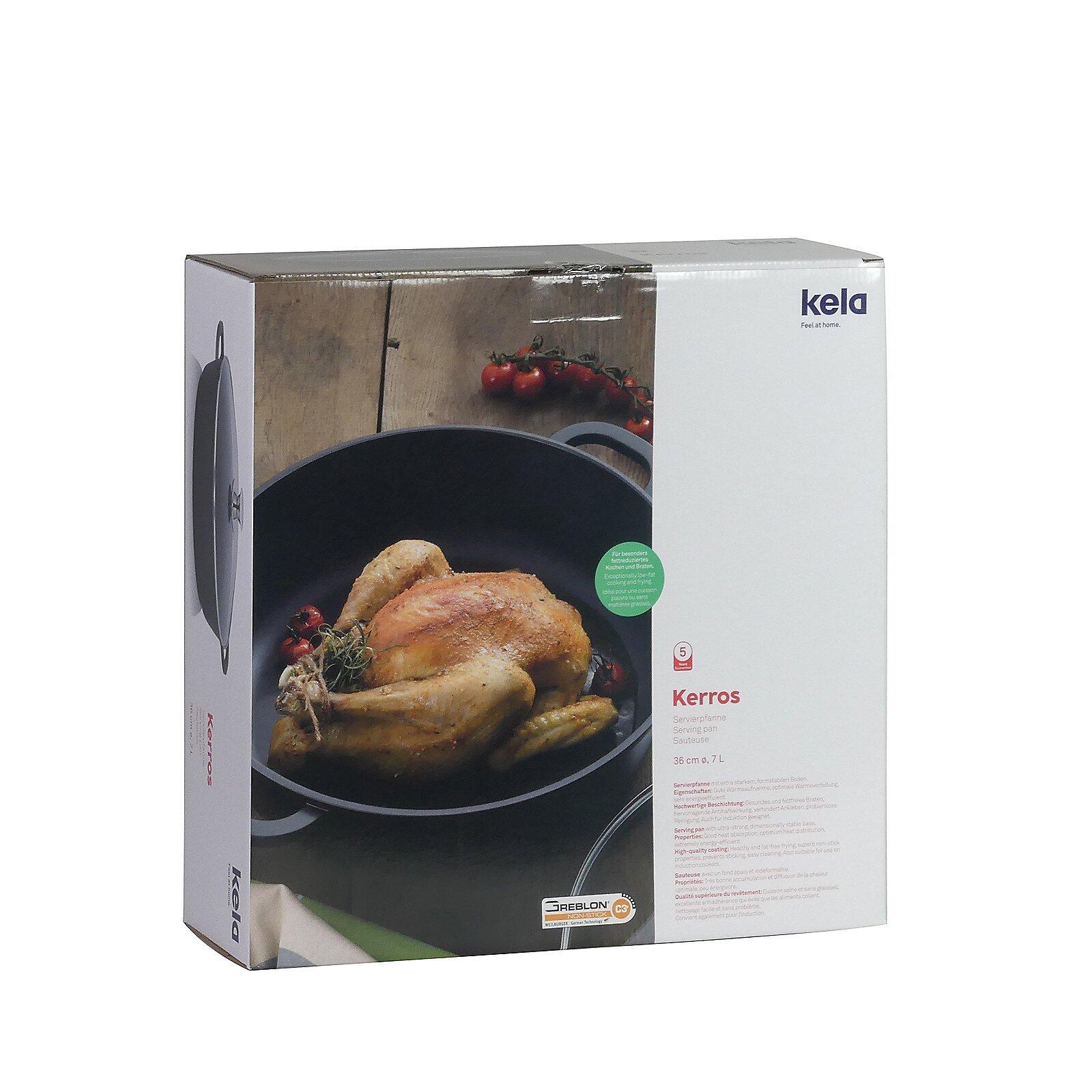 Servierpfanne Kerros mit gebratenem Hähnchen und Gemüse, die von oben und leicht seitlich abgebildet ist.